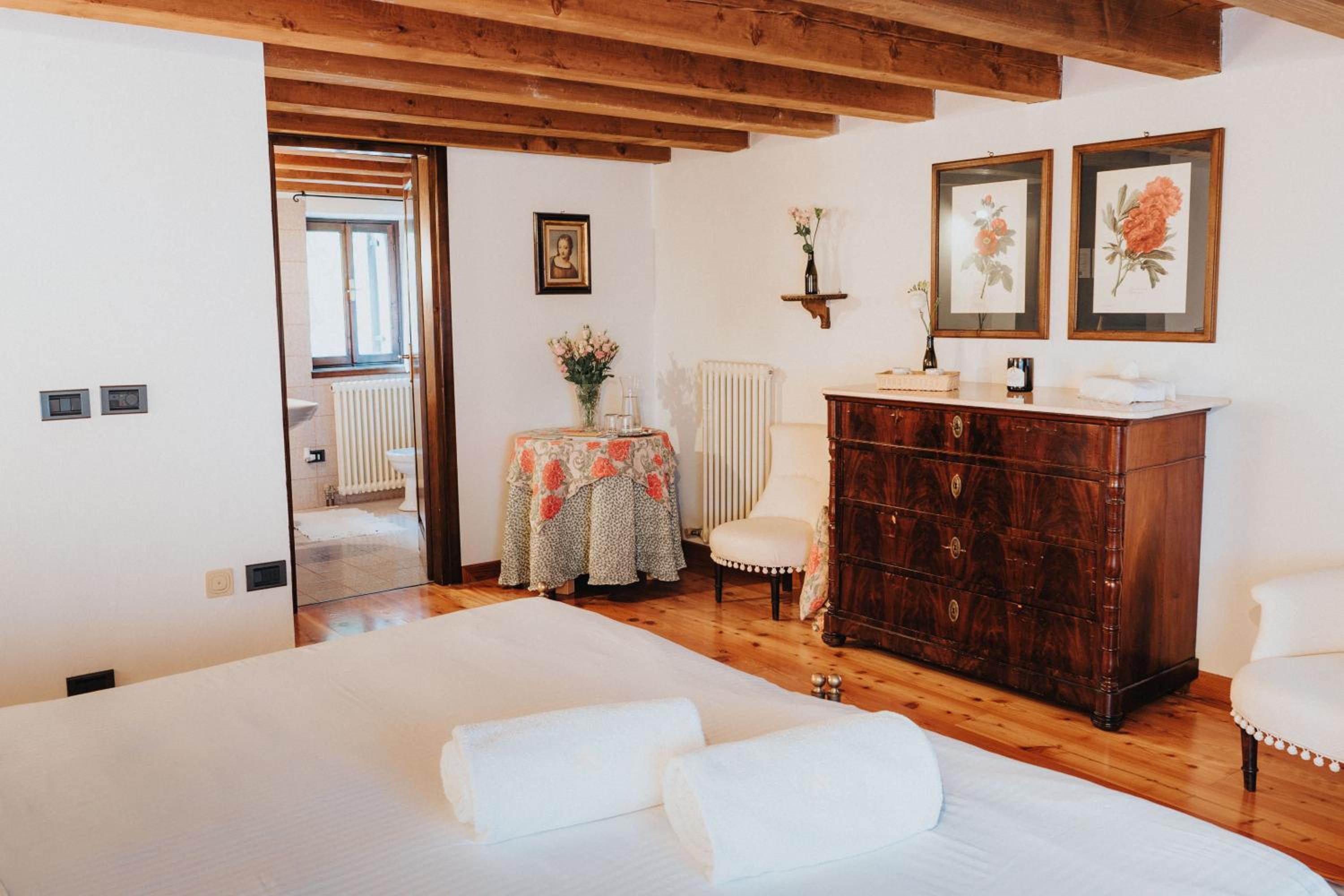 Double or Twin Room with Private Bathroom photo 2