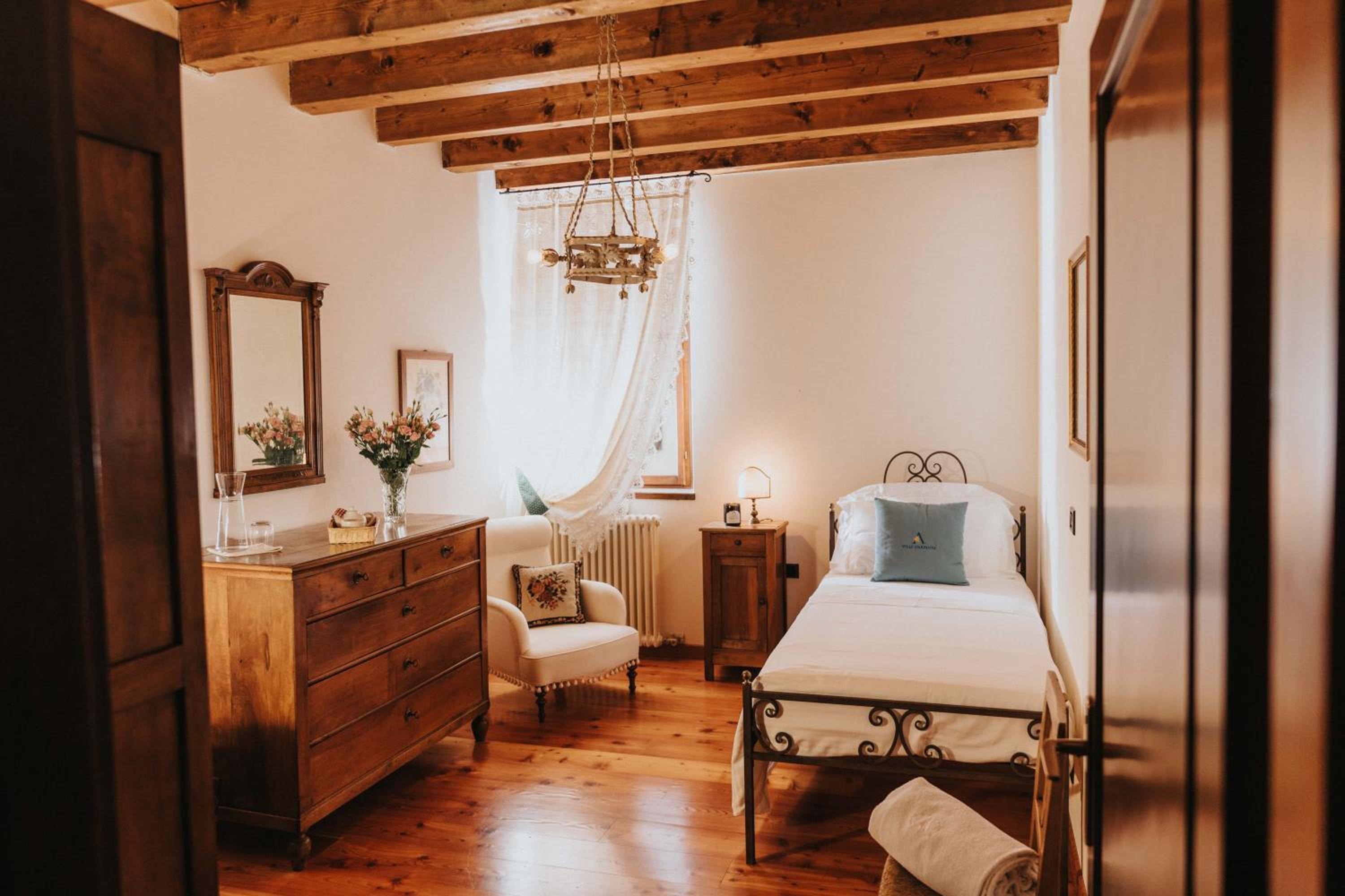 Single Room with Private External Bathroom photo 1