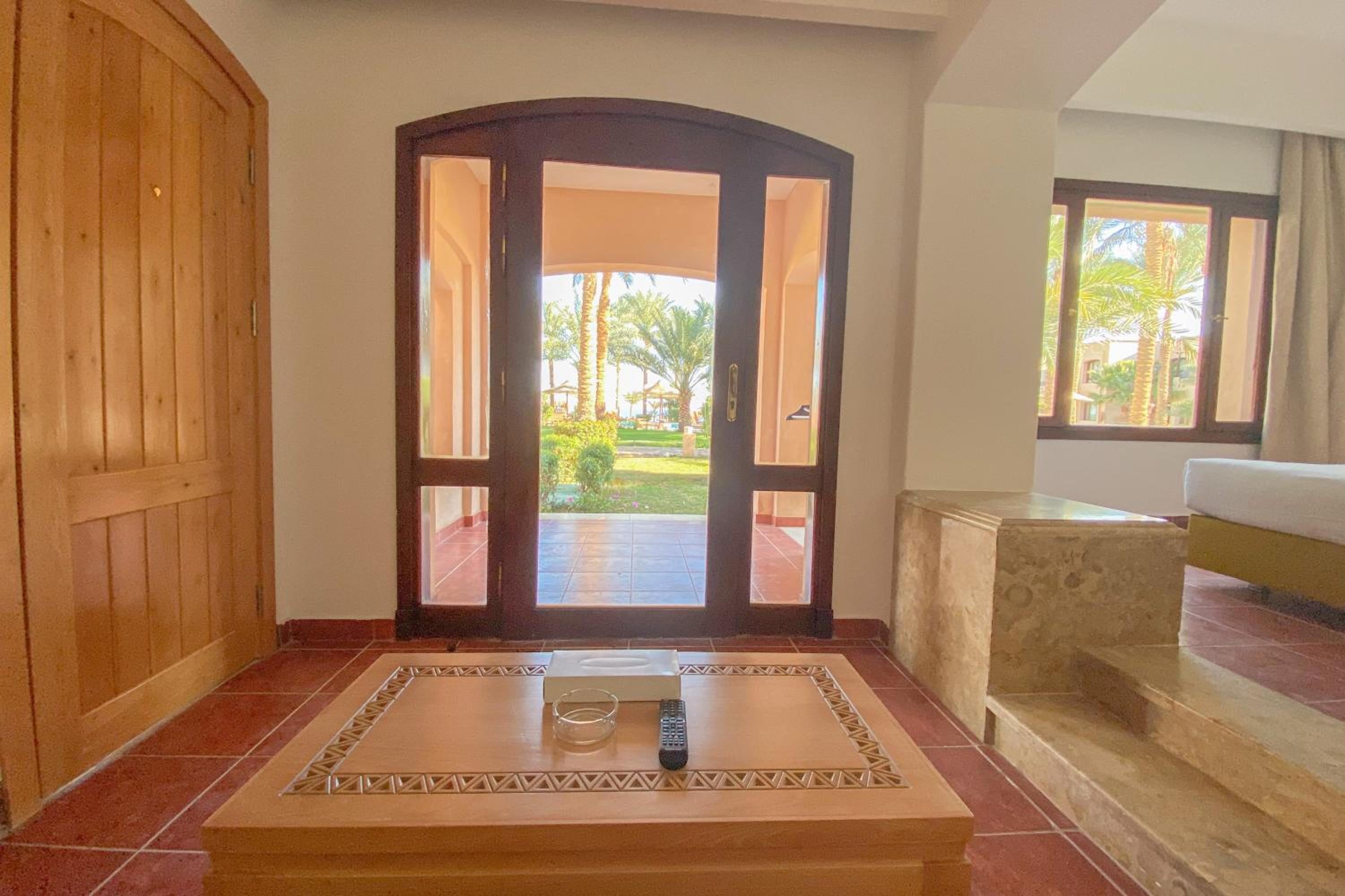 Superior Double or Twin Room with Pool View photo 2