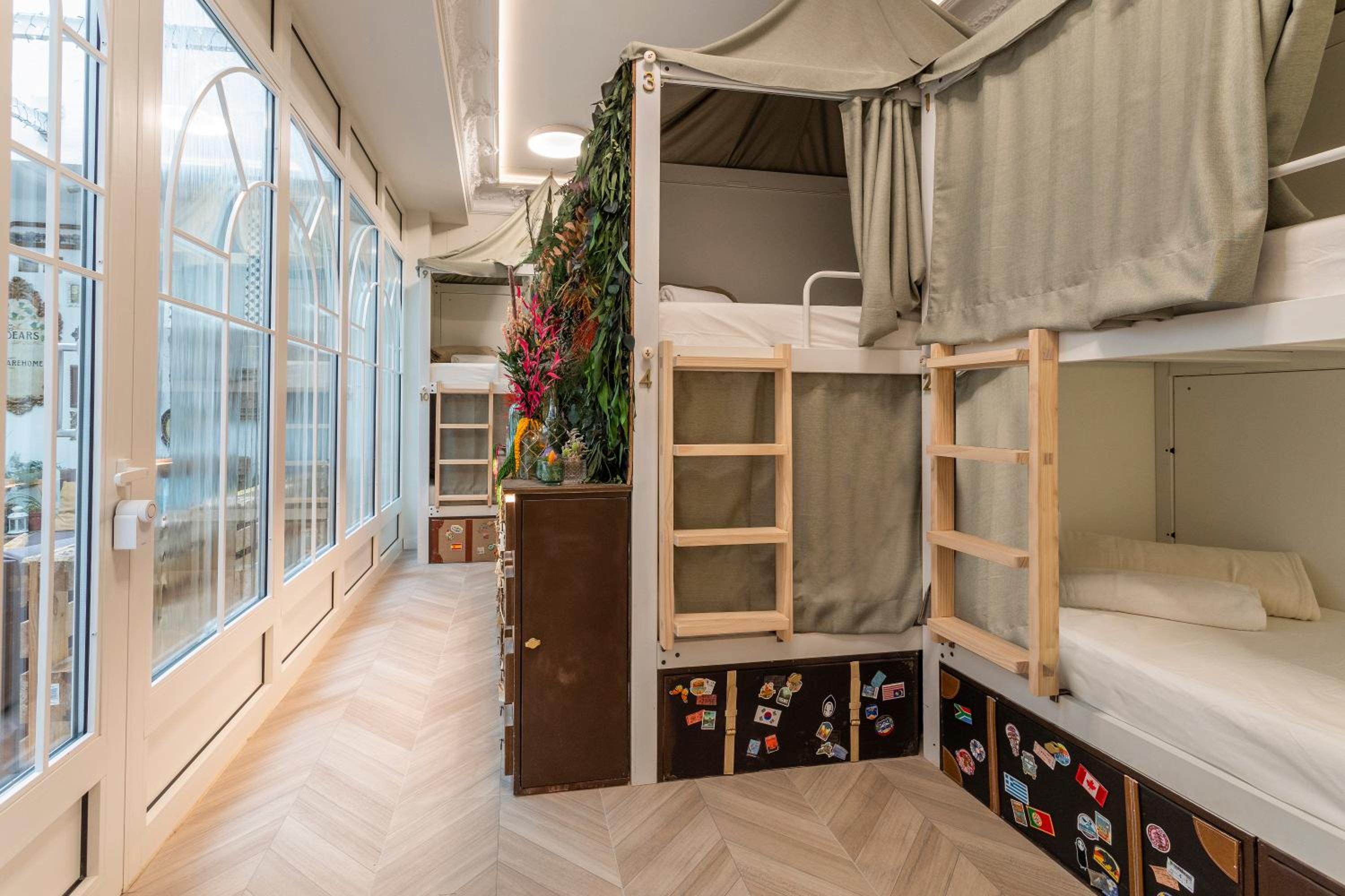 Cama en Dormitorio Mixto de 10 Camas