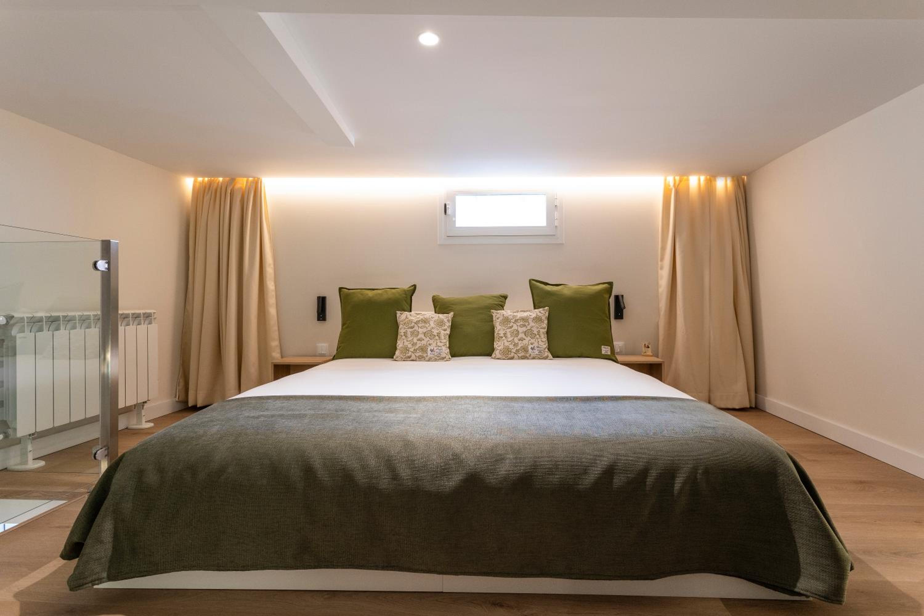 Deluxe Double Room with Bath photo 3