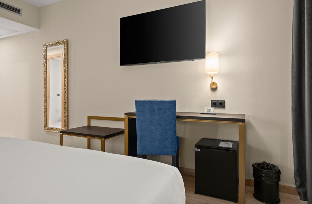 Standard Double or Twin Room - Photo 1