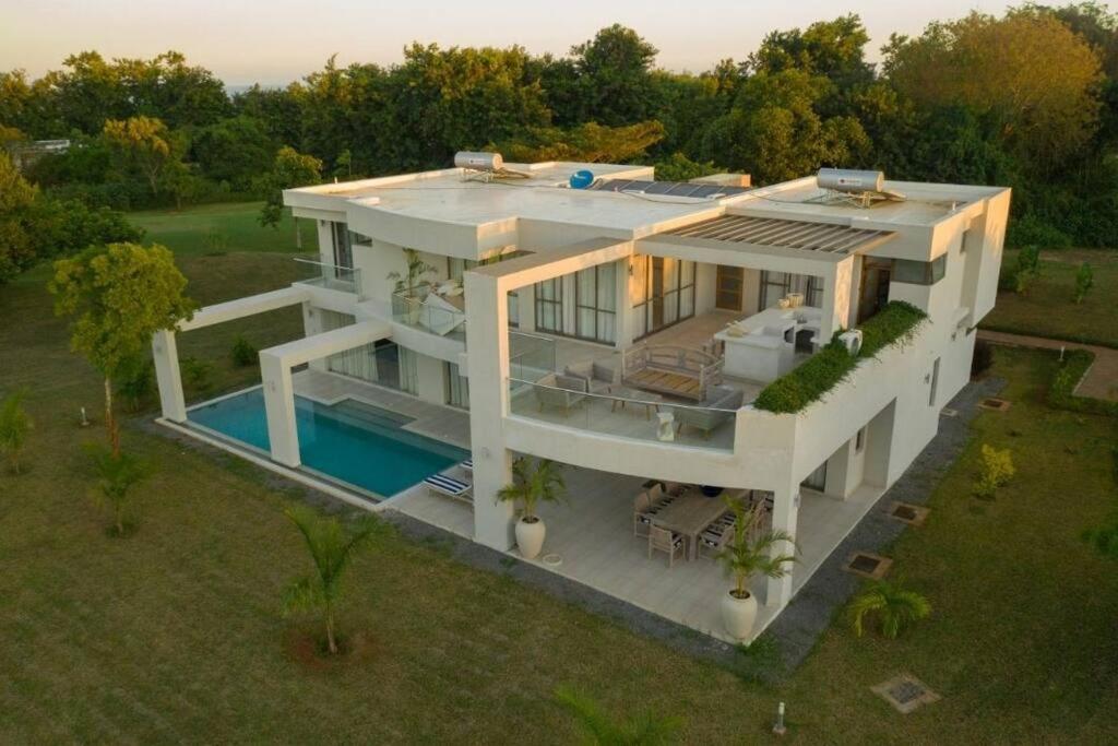 Villa photo 3