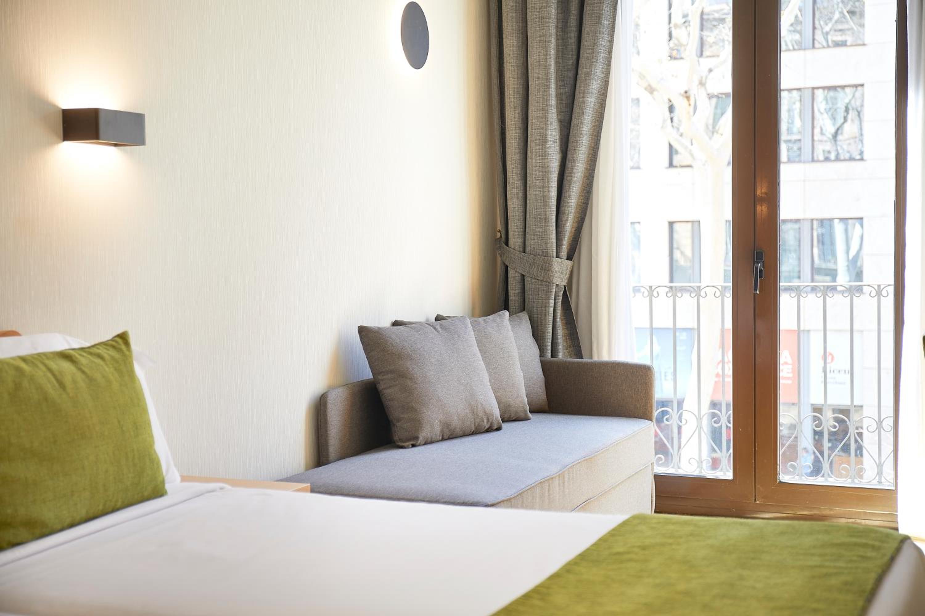 Twin Room with City View photo 3