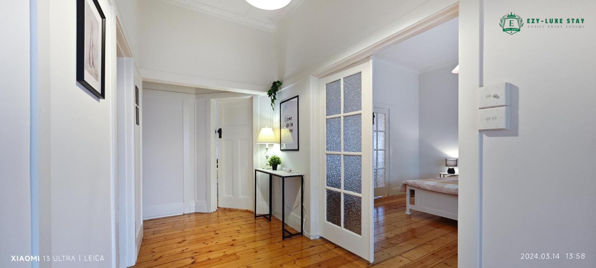 Five-Bedroom House photo 1