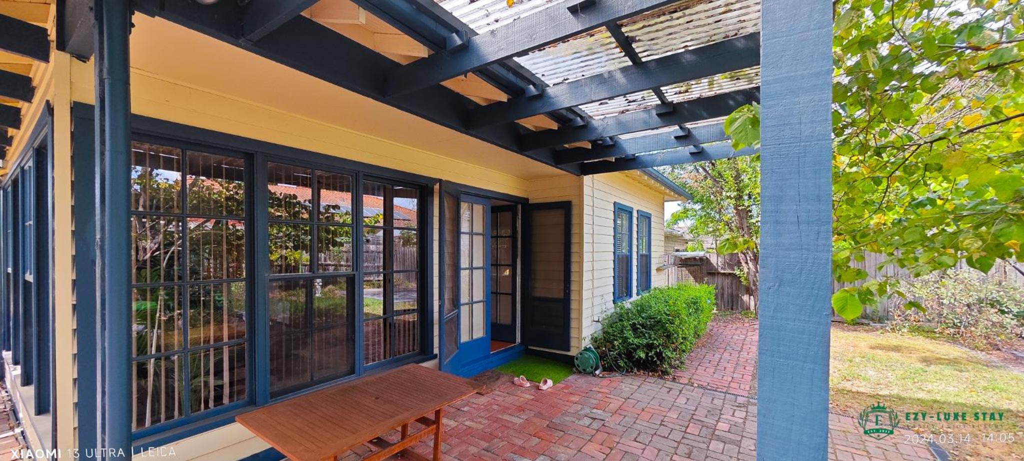 Five-Bedroom House photo 2