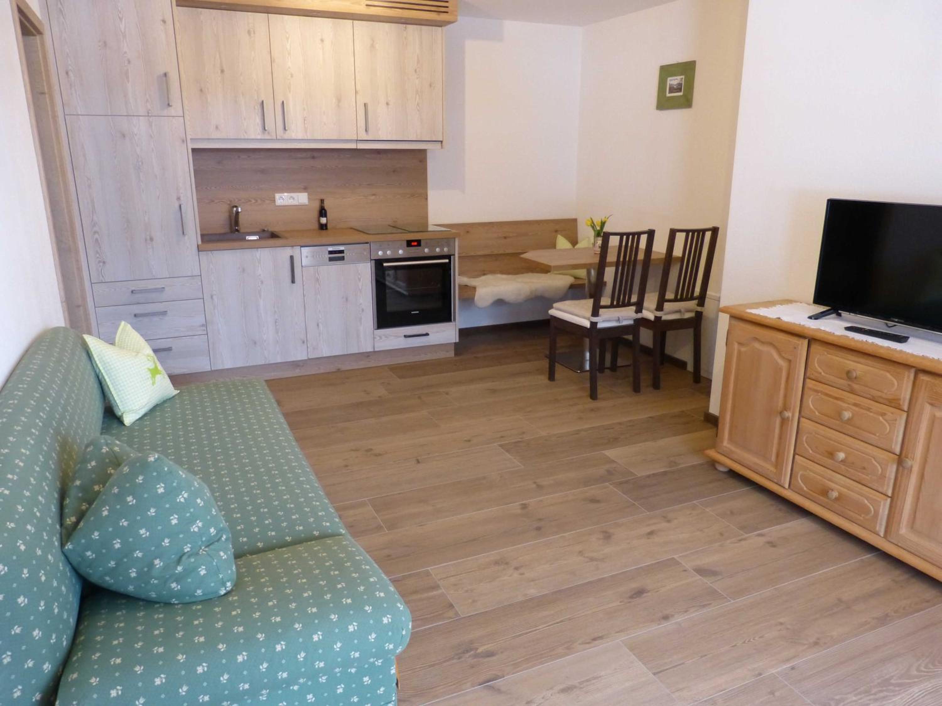 One-Bedroom Apartment with Balcony photo 2