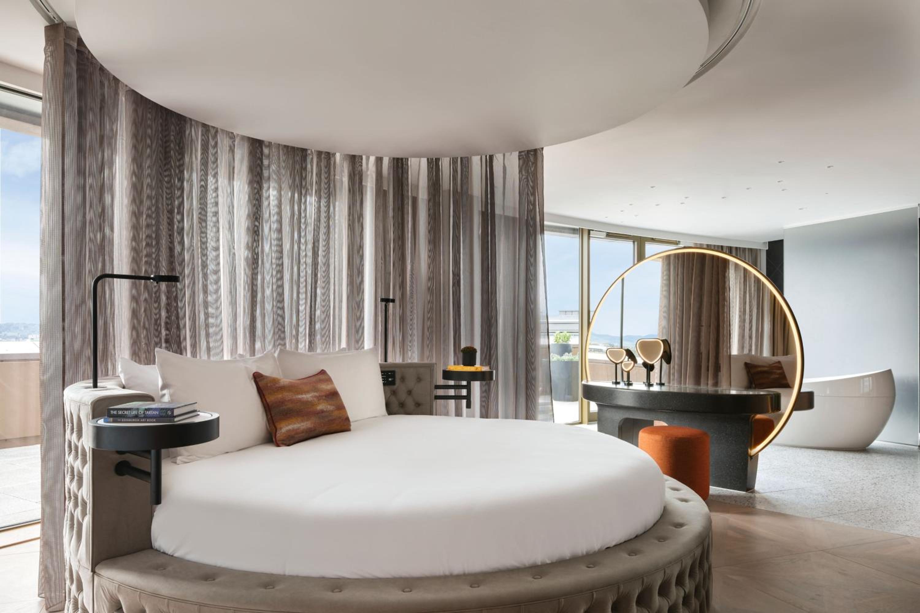 Penthouse with City View thumbnail 6