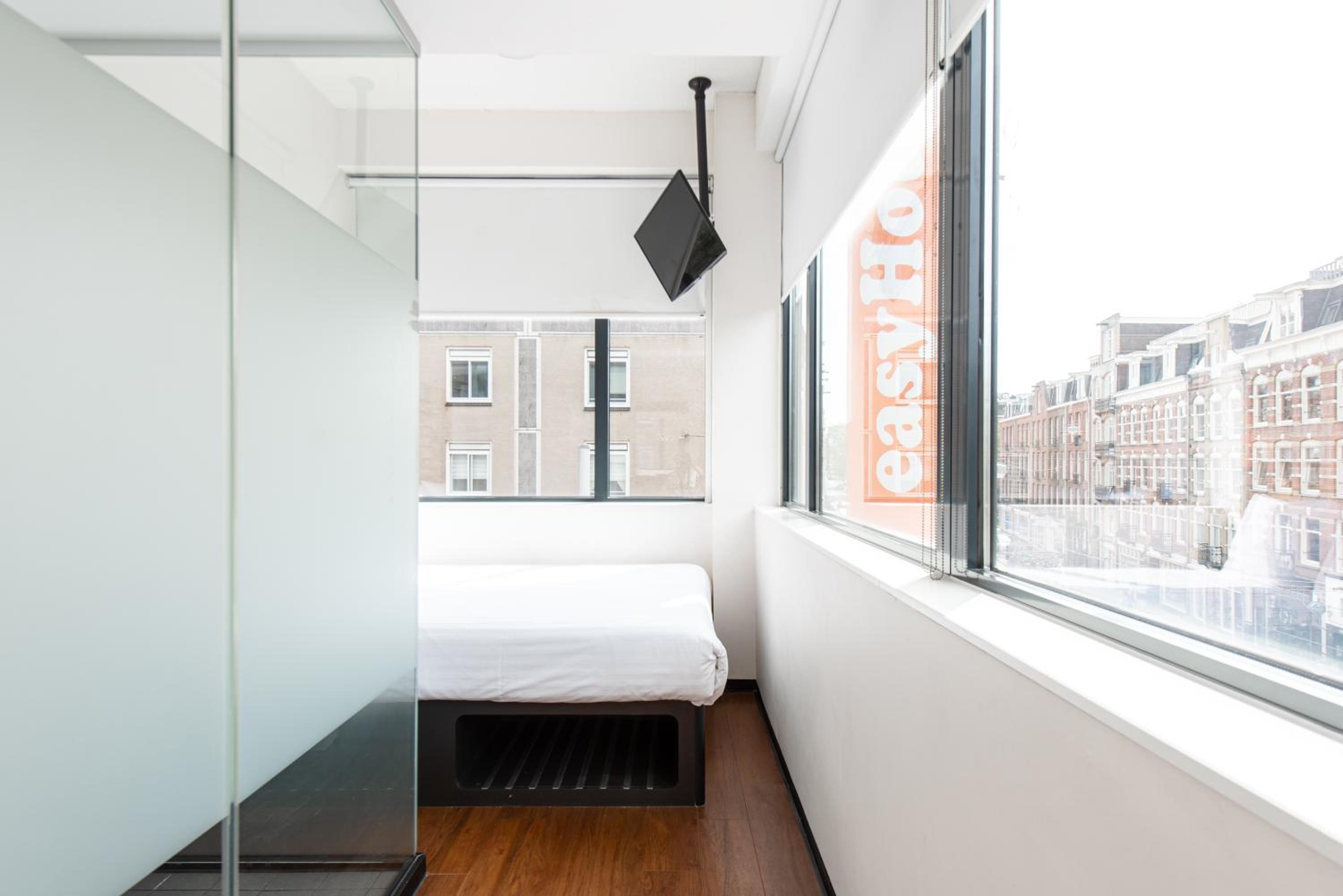 Standard Economy Double Room thumbnail 5