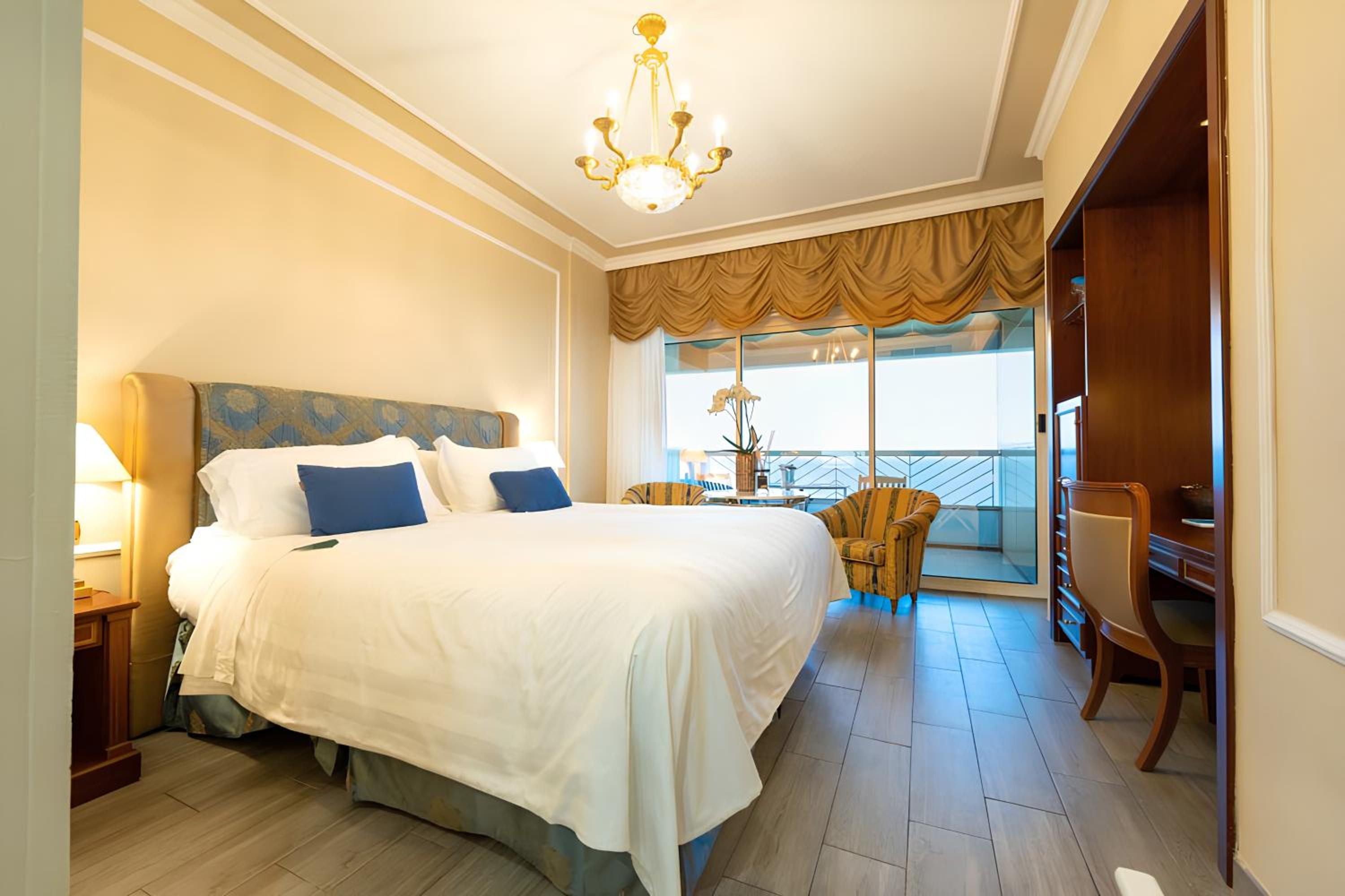 Premium Deluxe Double Room with Balcony and Sea View - Photo 1