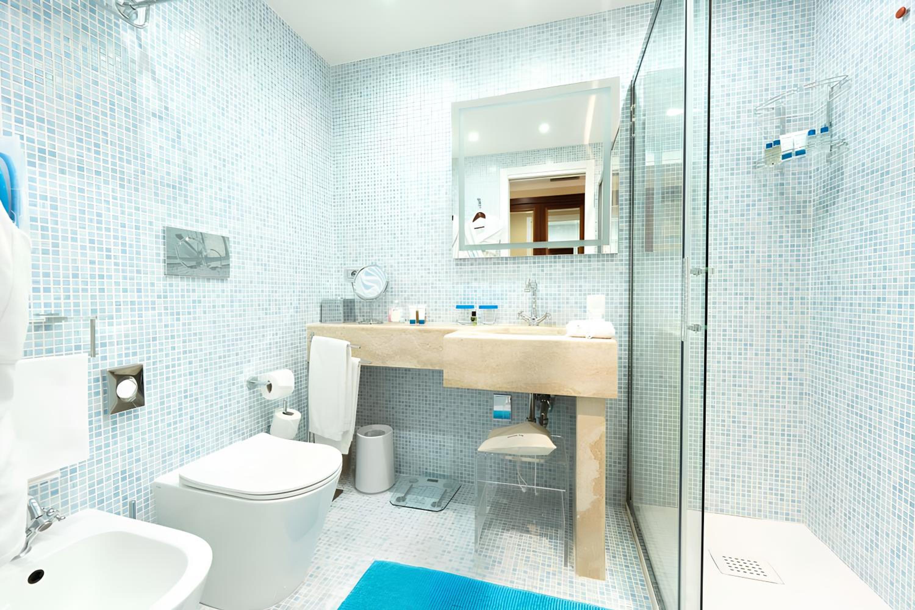 Premium Deluxe Double Room with Balcony and Sea View - Photo 4