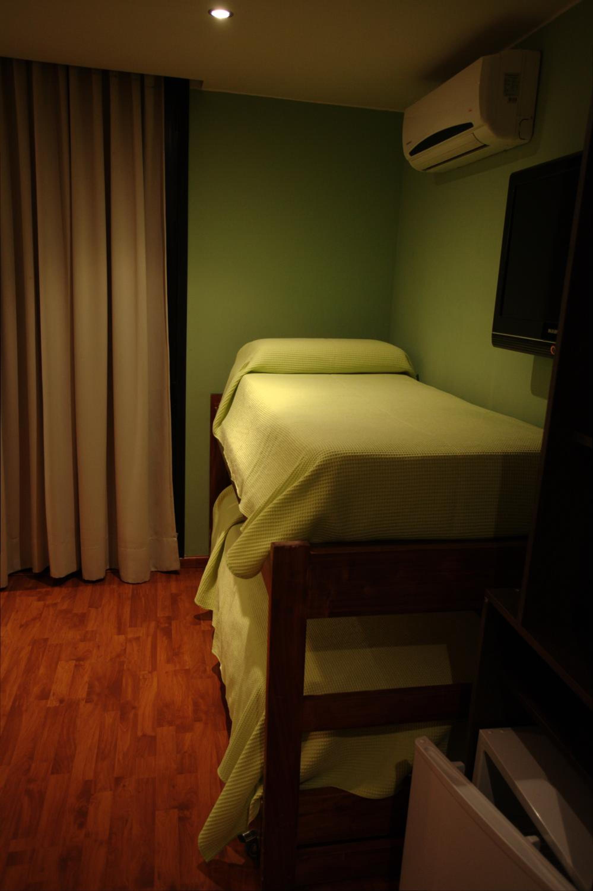 Superior Quadruple Room photo 2