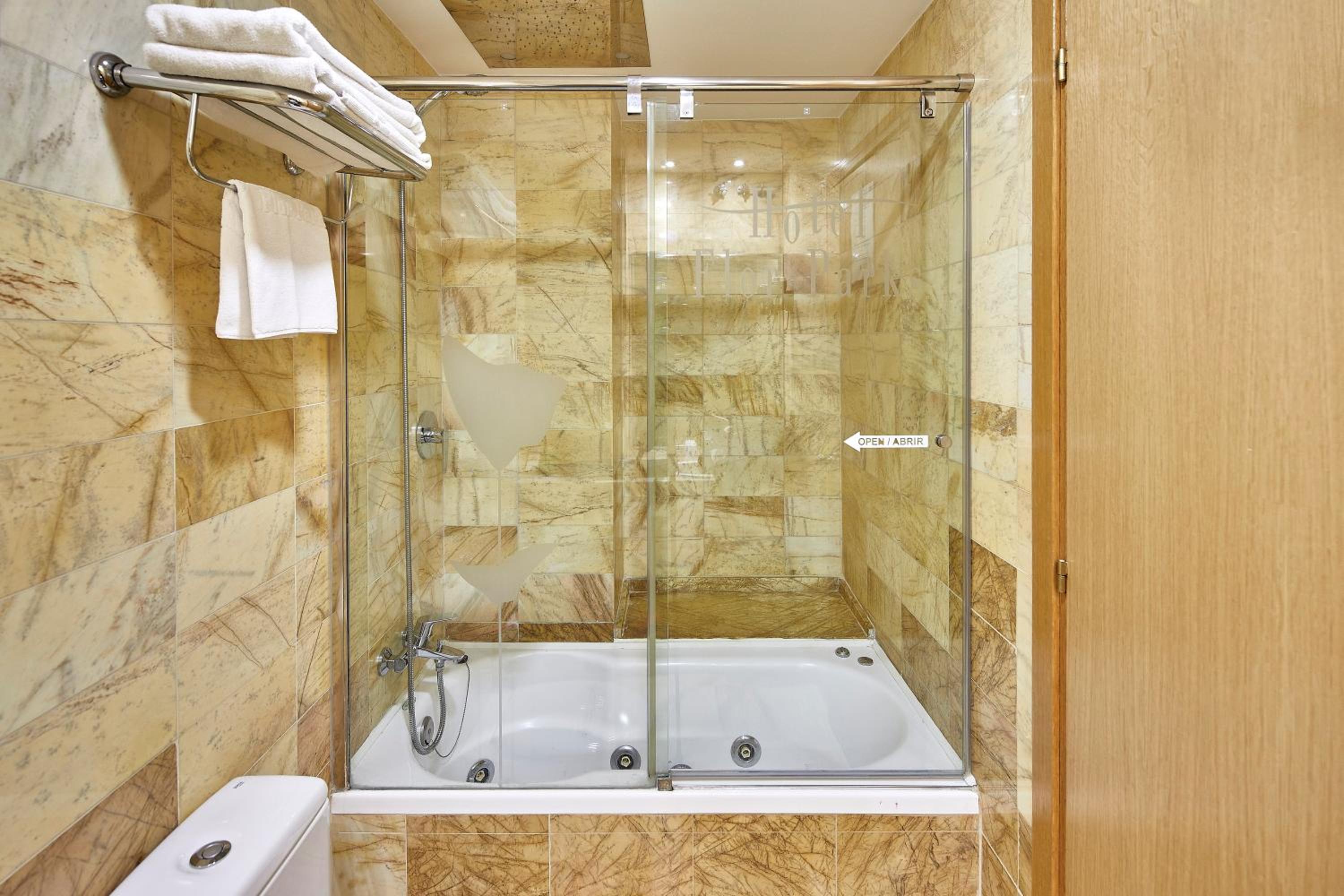 Superior Double Room with Terrace and City View photo 2