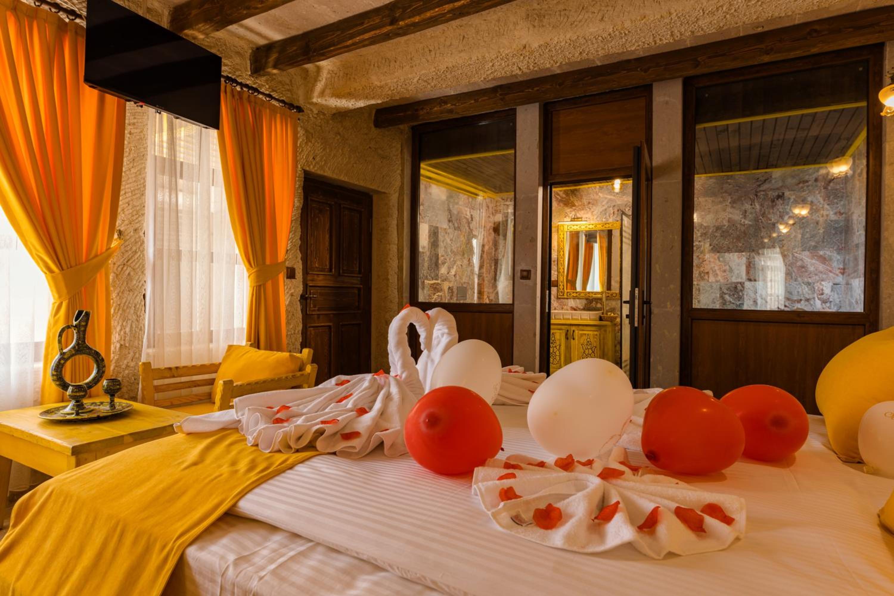 Suite - Photo 11