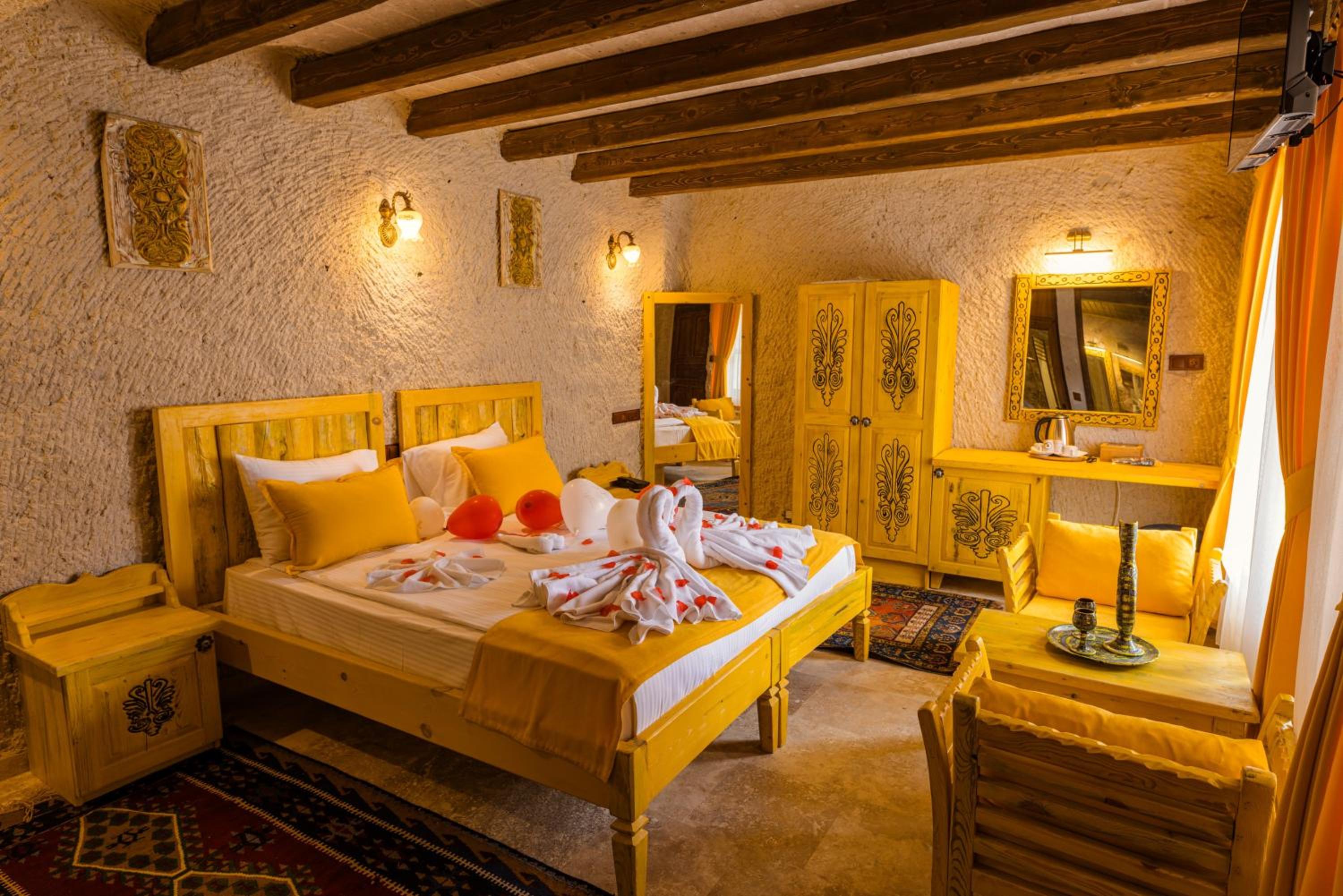 Suite - Photo 1