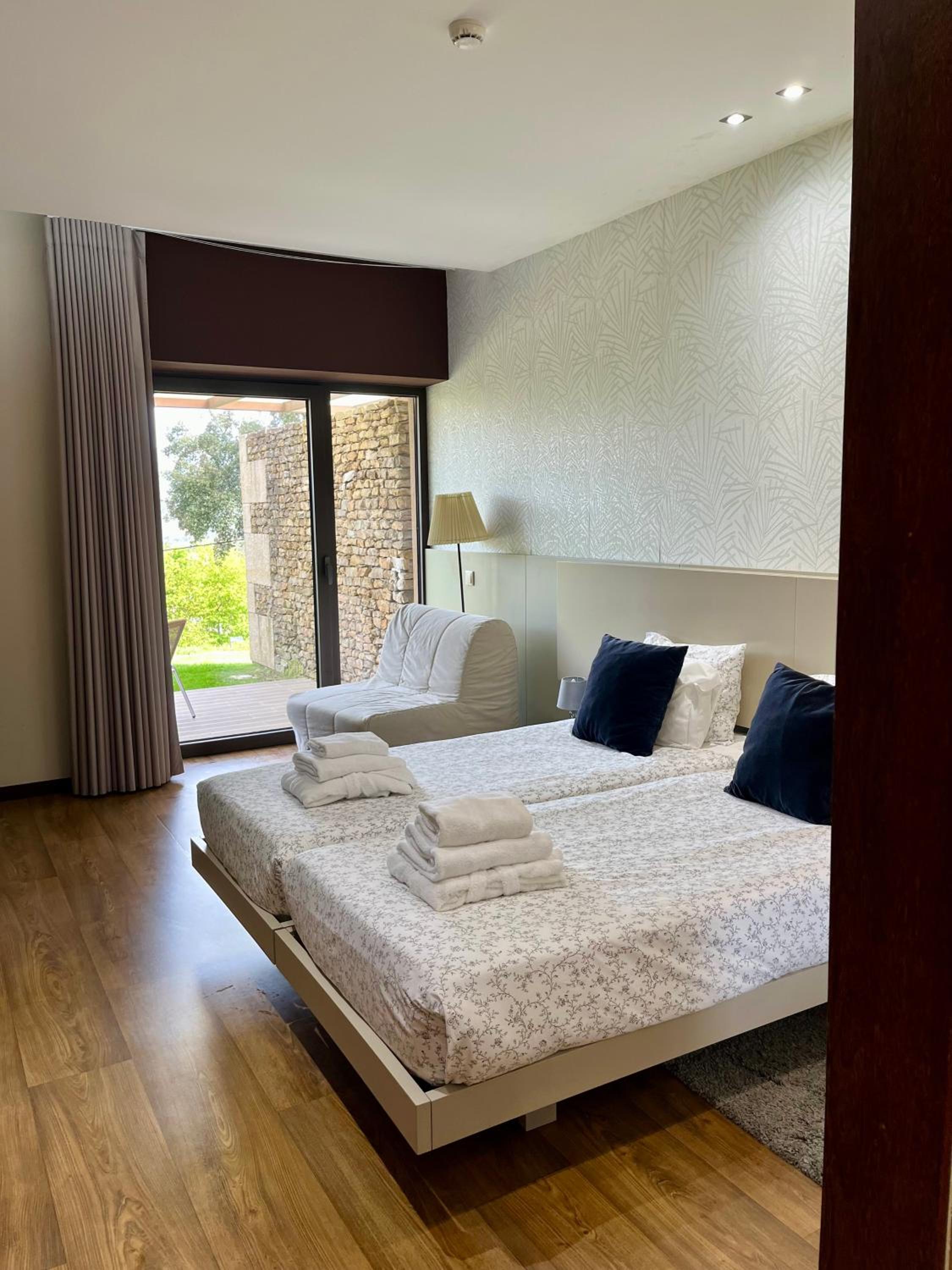 Standard Twin Room with Mountain View - Photo 1