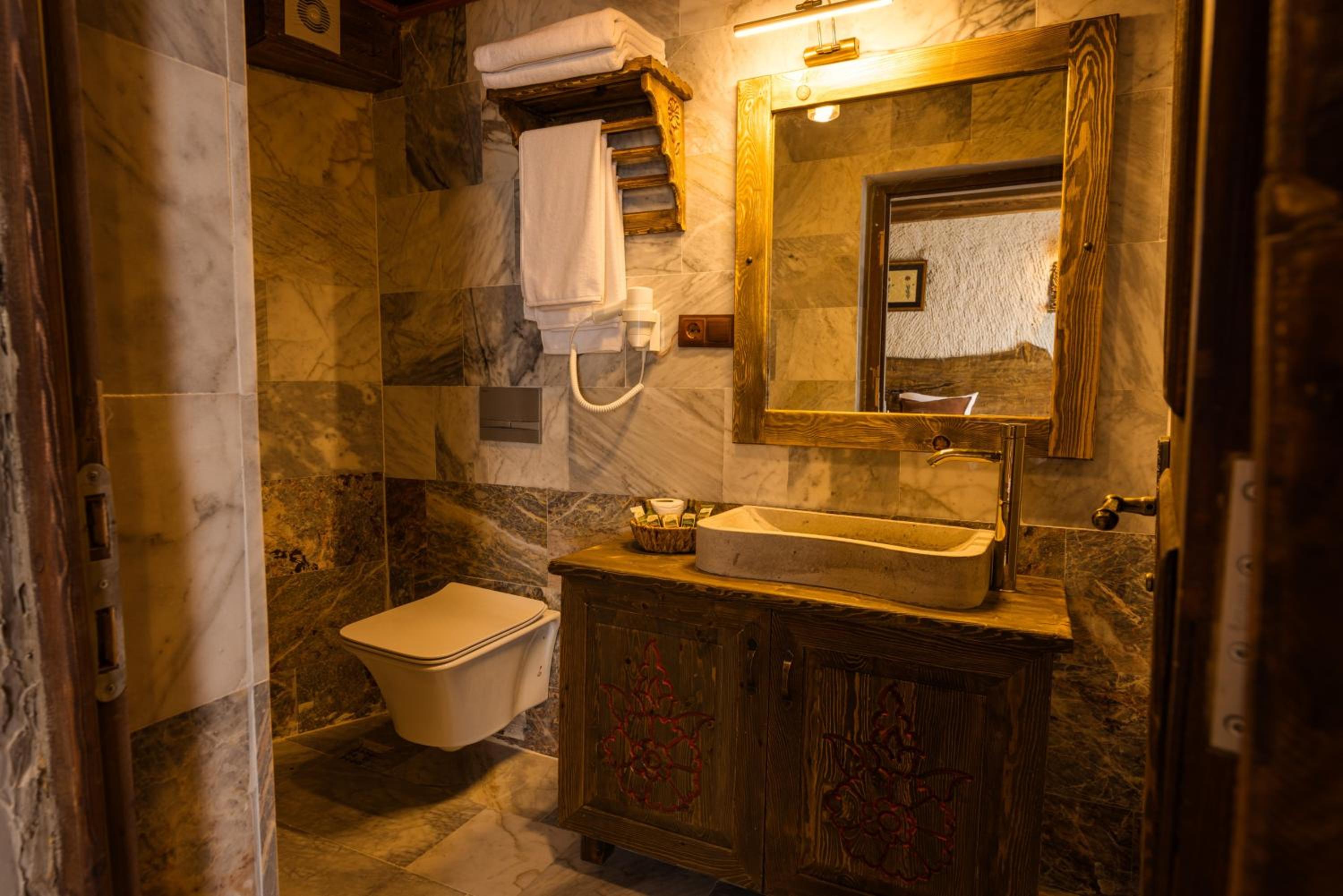 Suite - Photo 8