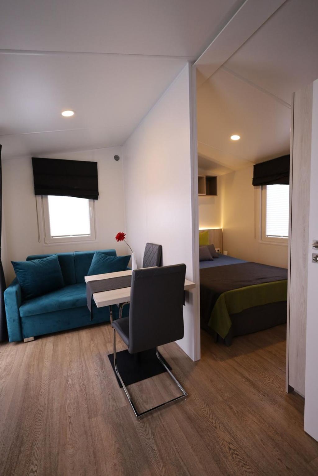 Mobile Home photo 1