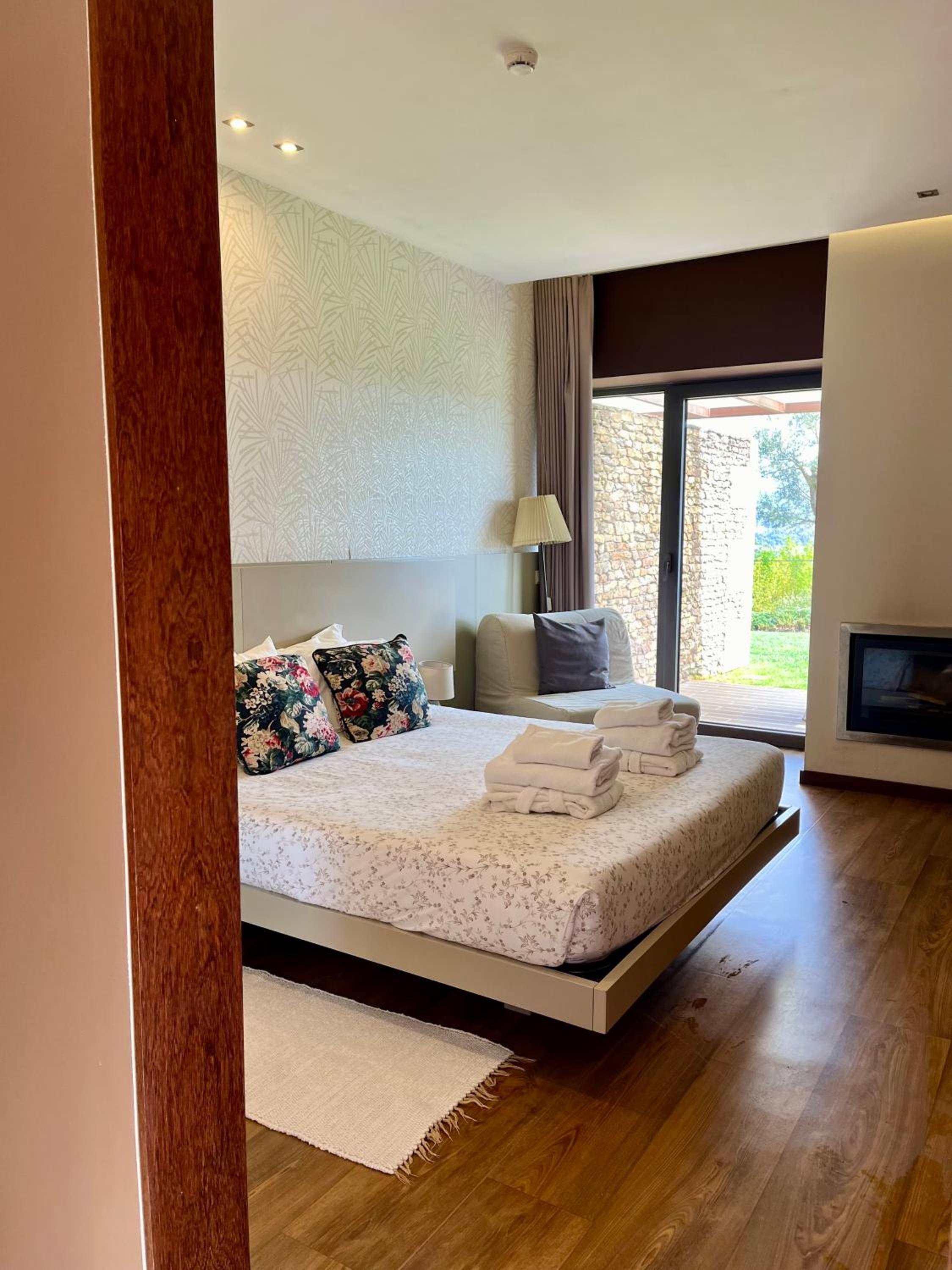 Double Room with Mountain View - Photo 11