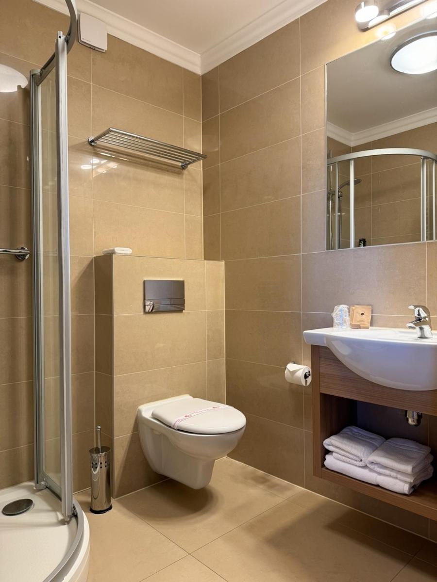 Double or Twin Room - Photo 3