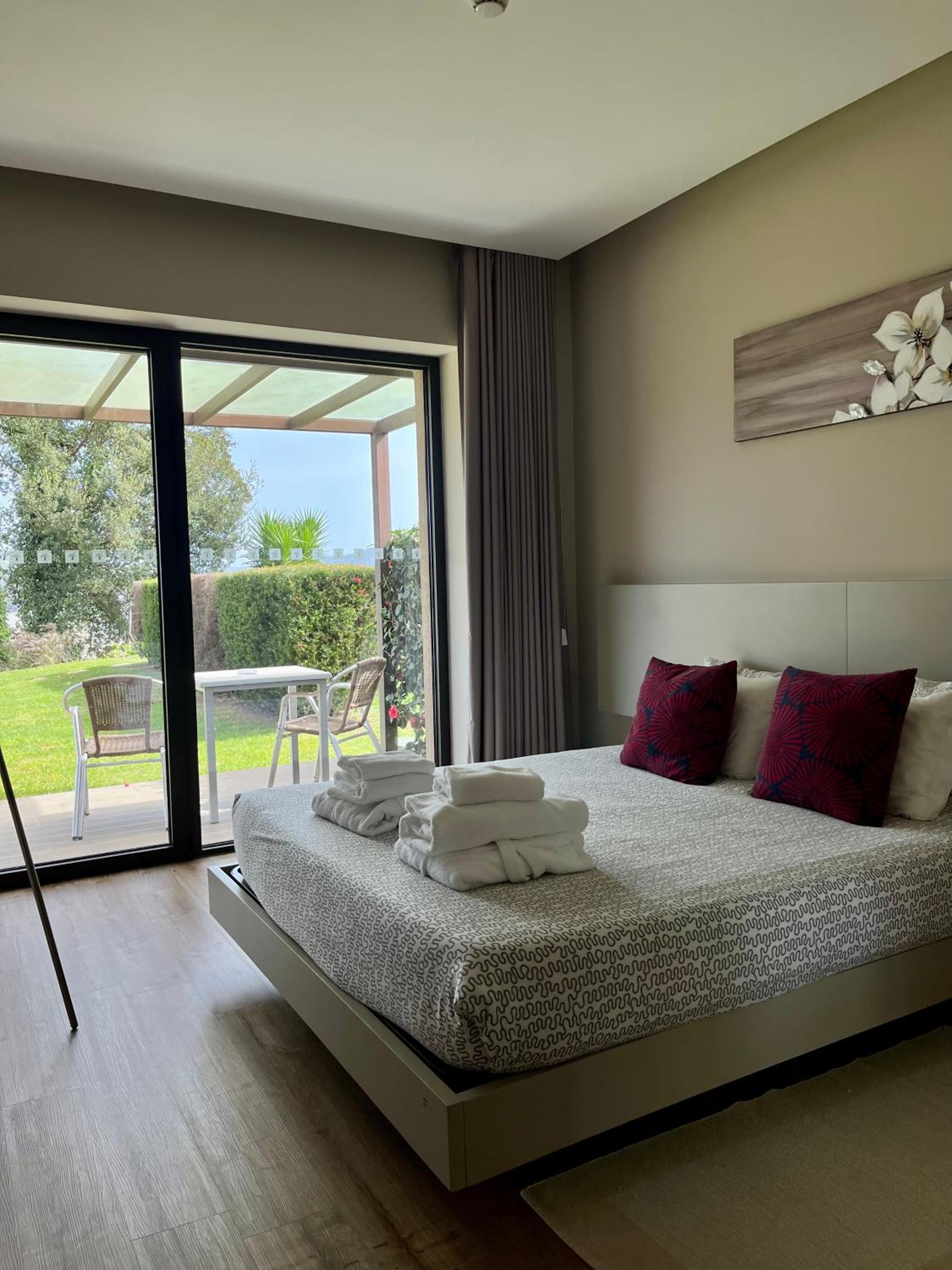 Suite with Mountain View - Photo 11