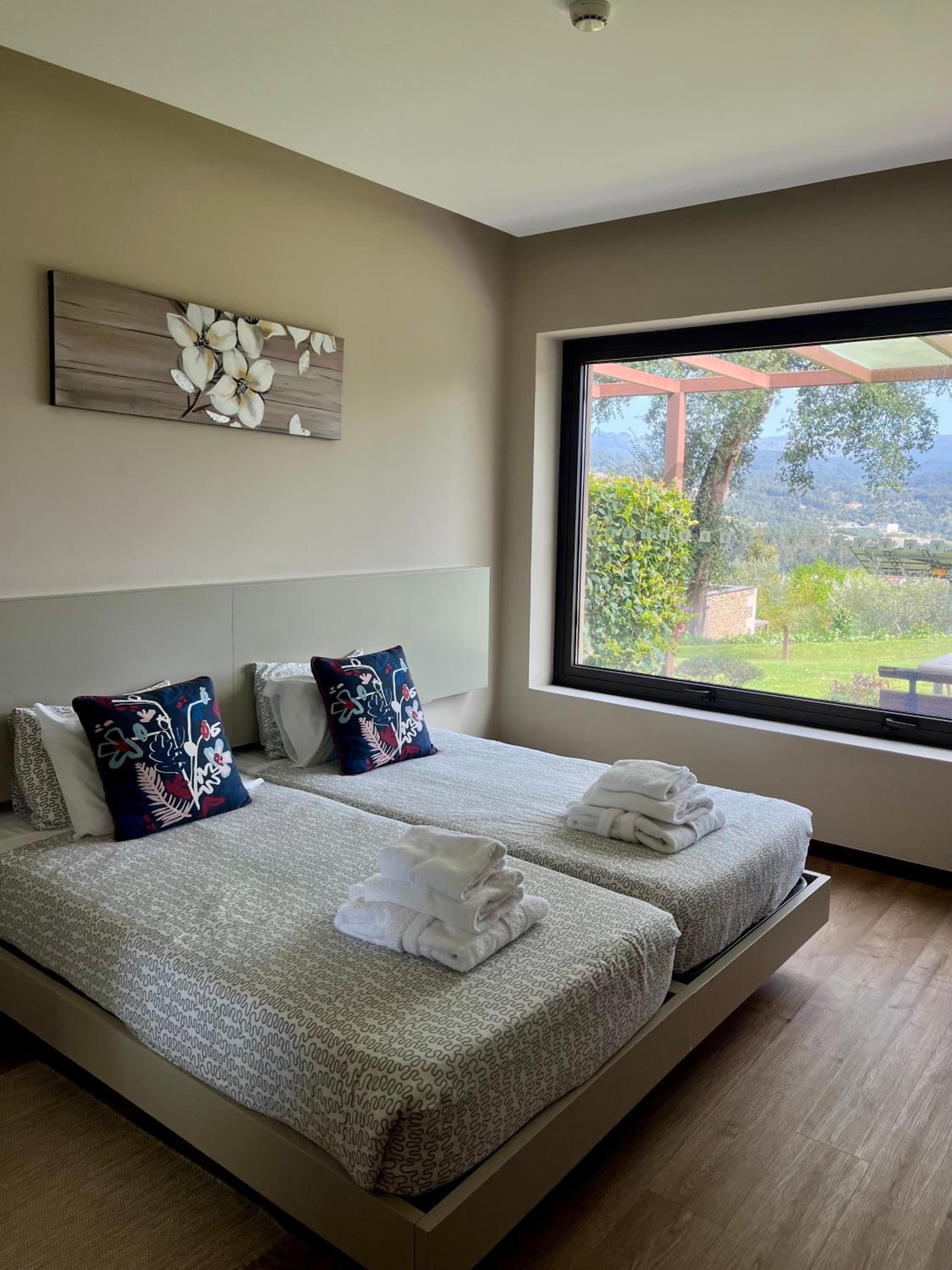 Suite with Mountain View - Photo 12