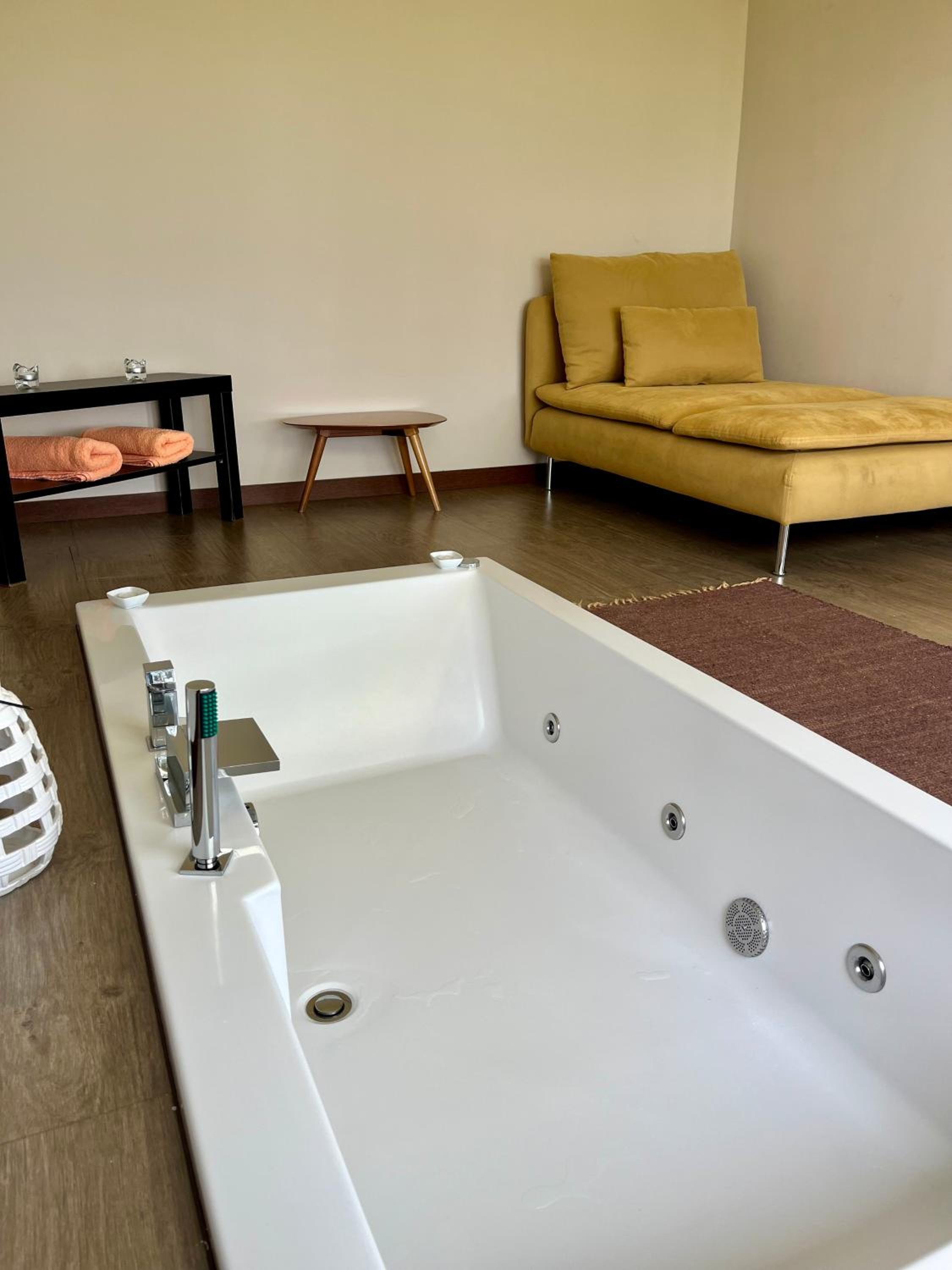 Suite with Hot Tub - Photo 23