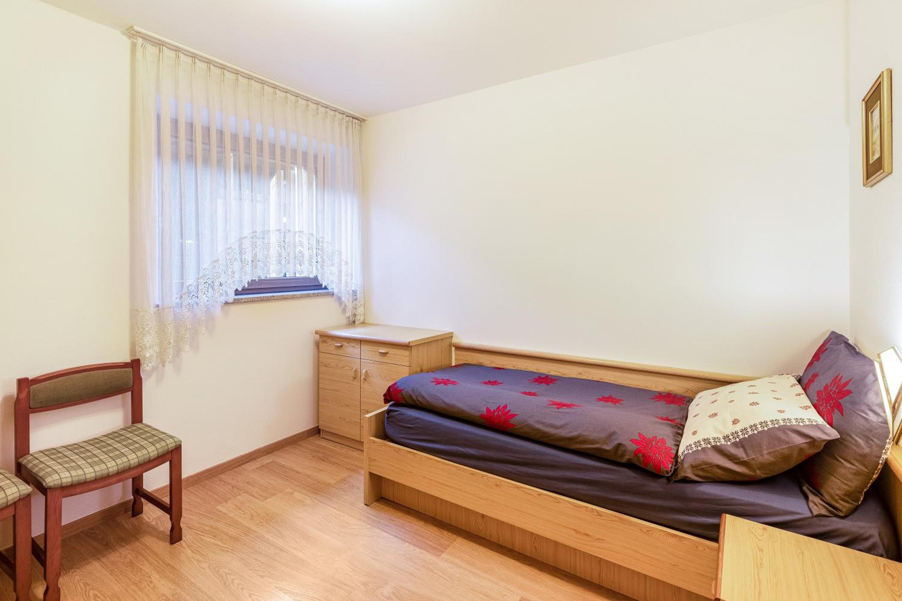 Three-Bedroom Apartment with Mountain View photo 3