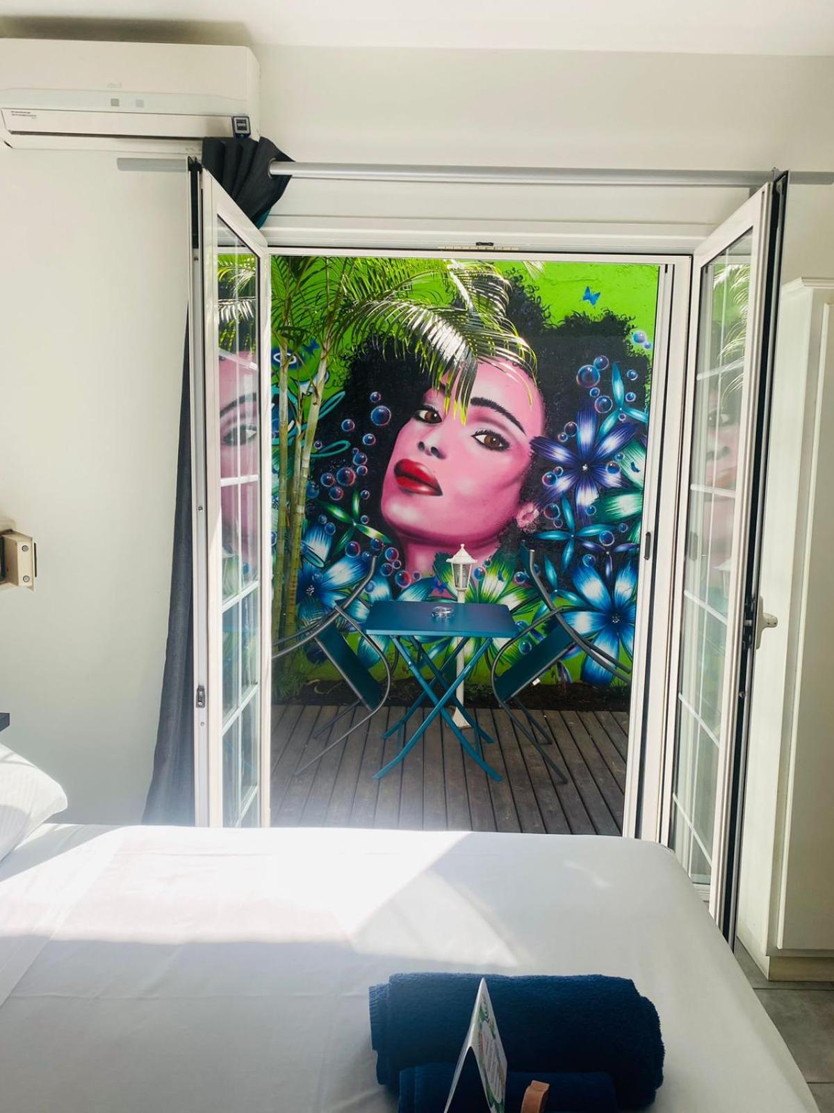 Double Room with Balcony - Photo 4