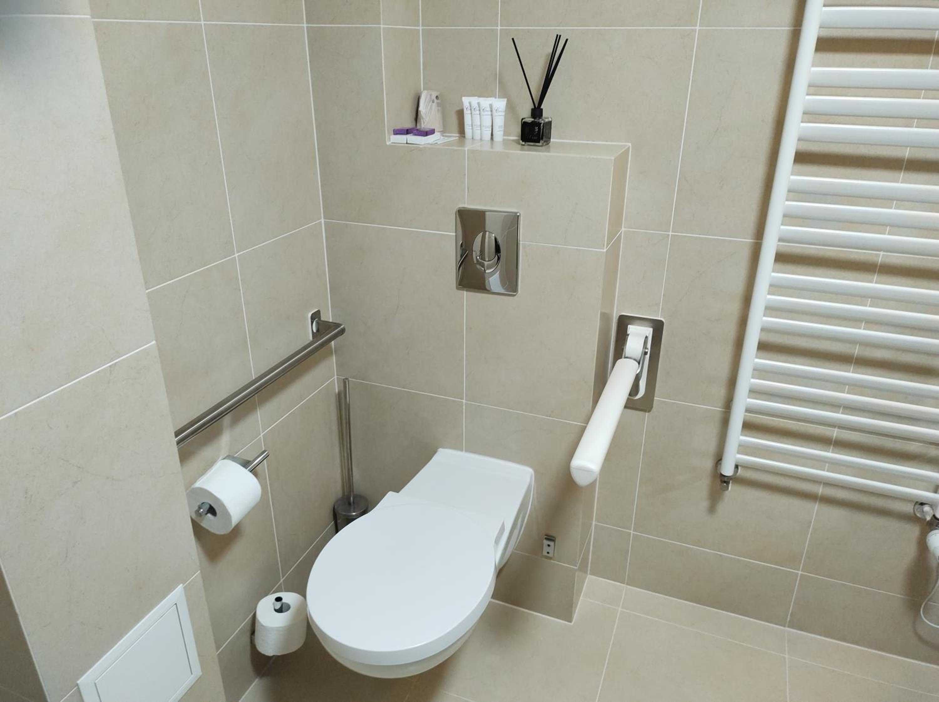 Single Room - Disability Access photo 3