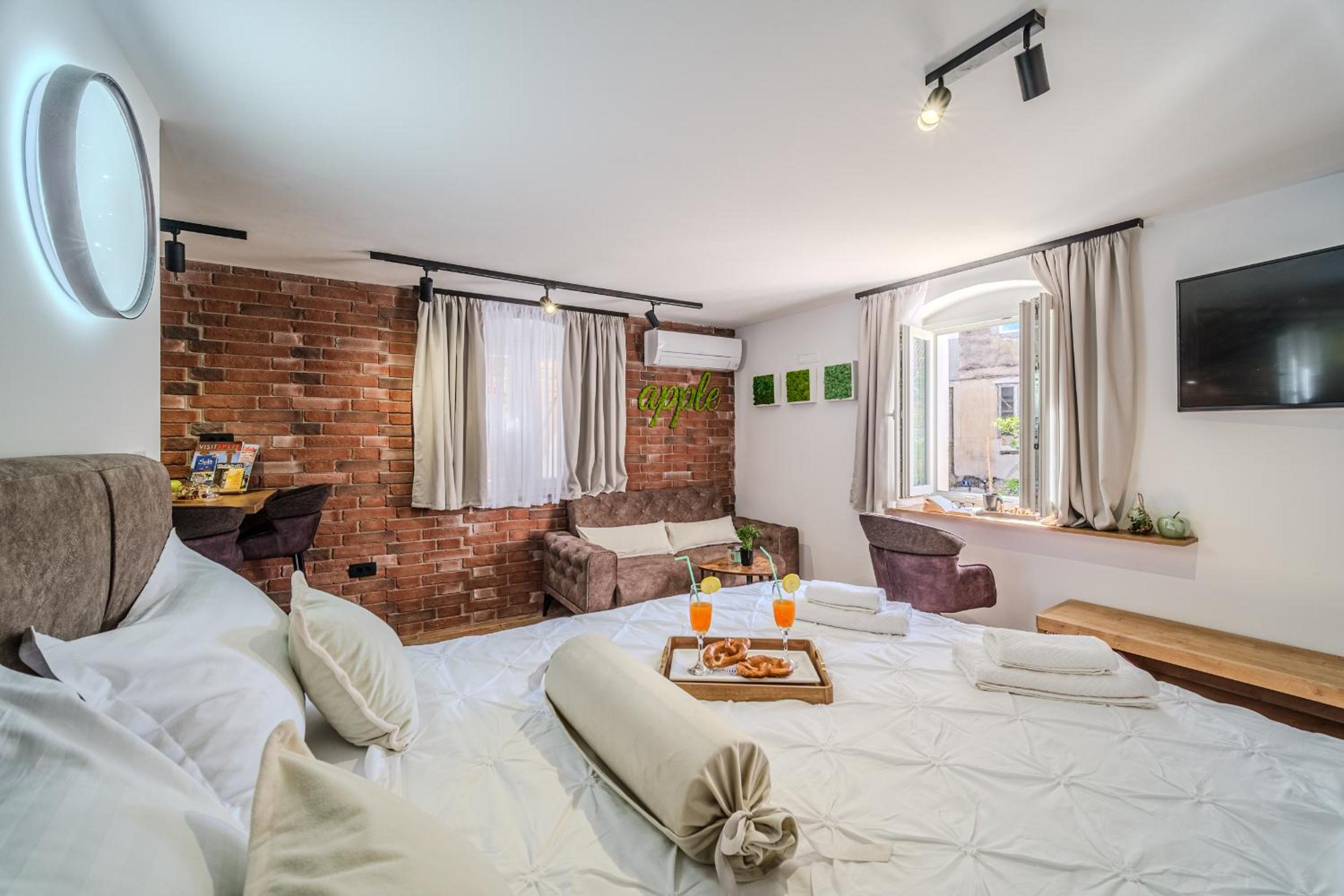Deluxe Queen Room - Photo 1