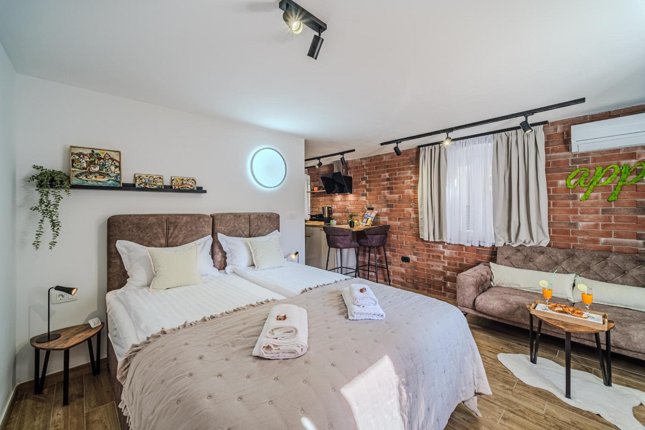 Deluxe Queen Room - Photo 7