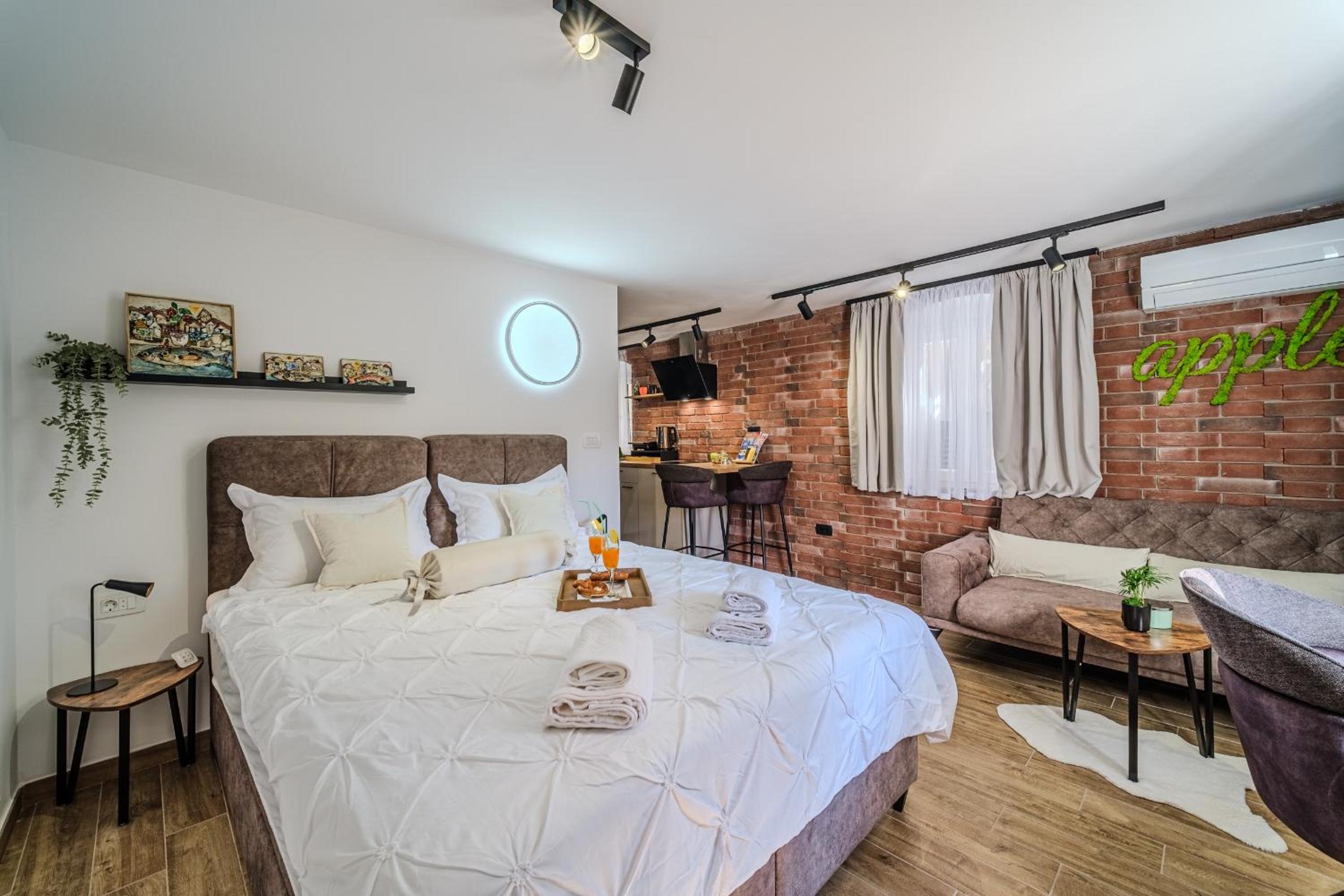 Deluxe Queen Room - Photo 12