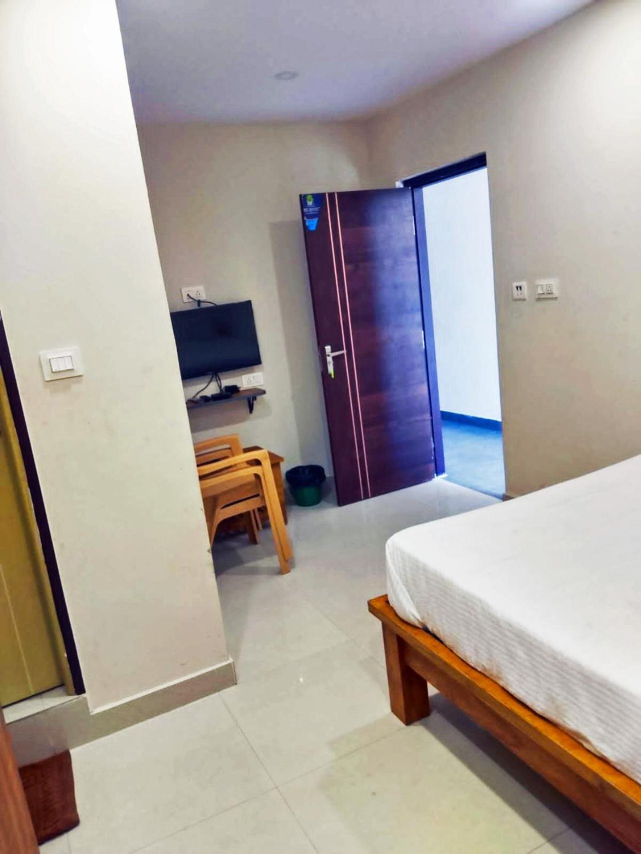 Deluxe Double Room - Photo 14