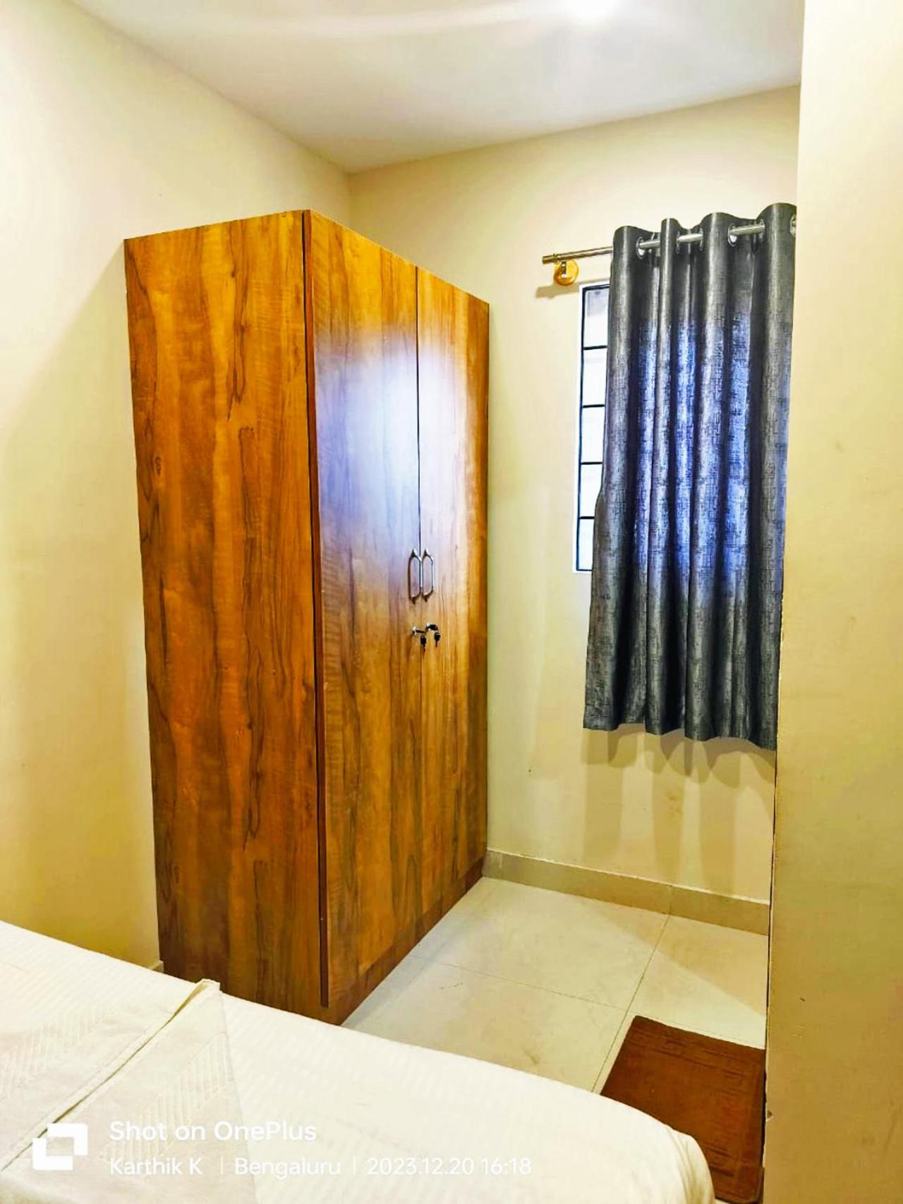 Deluxe Double Room - Photo 11