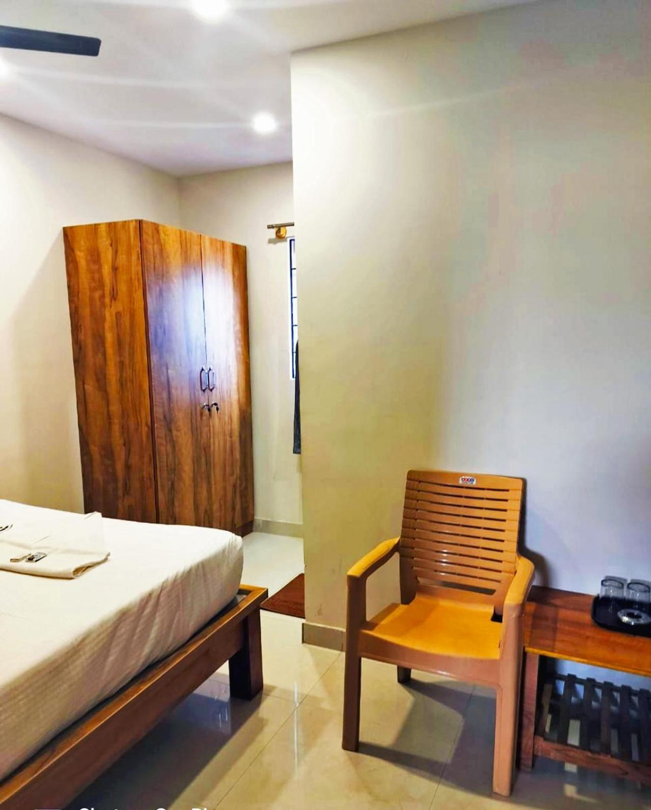 Deluxe Double Room - Photo 8