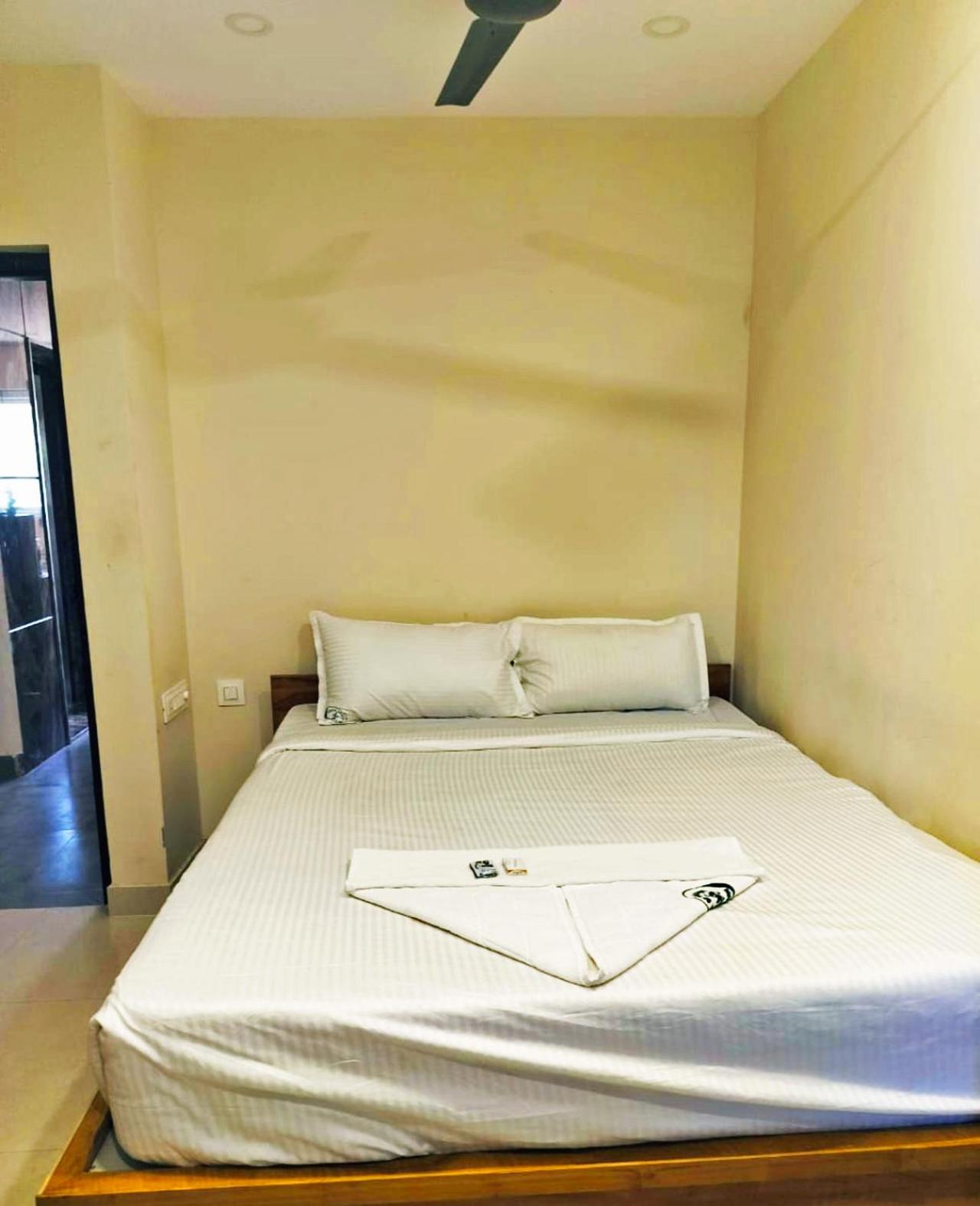 Standard Double Room with Fan - Photo 1
