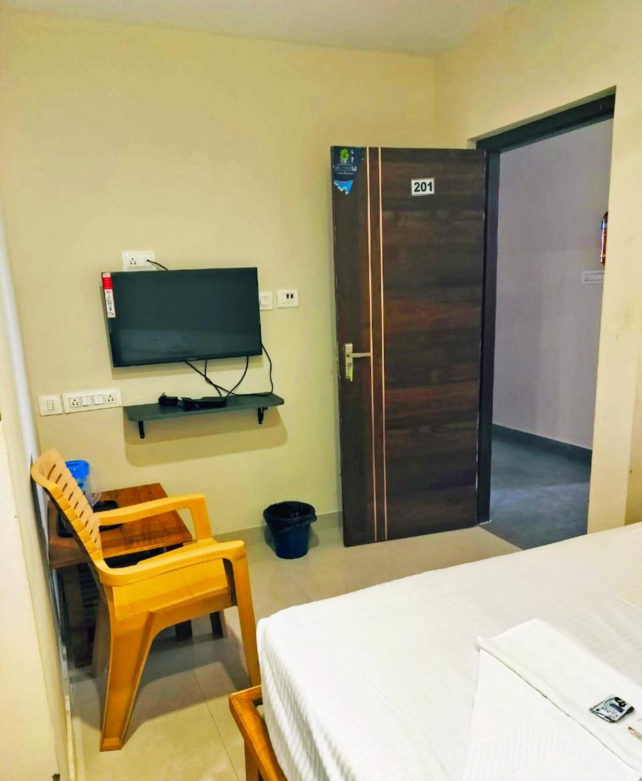 Deluxe Double Room - Photo 21