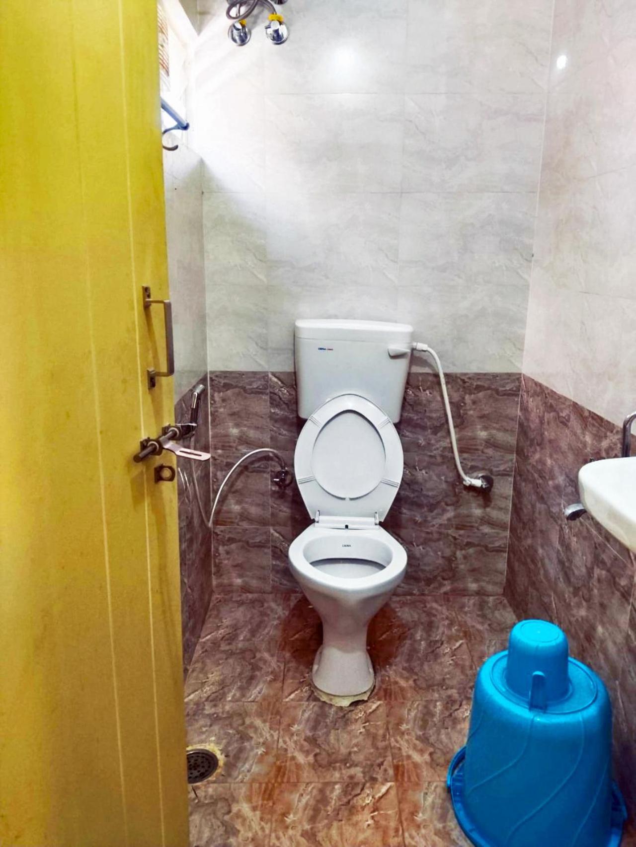 Standard Double Room with Fan - Photo 5