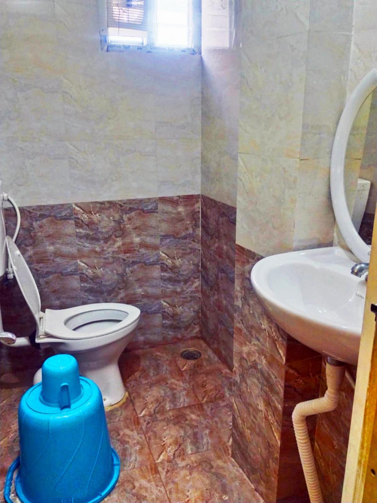 Standard Double Room with Fan - Photo 3