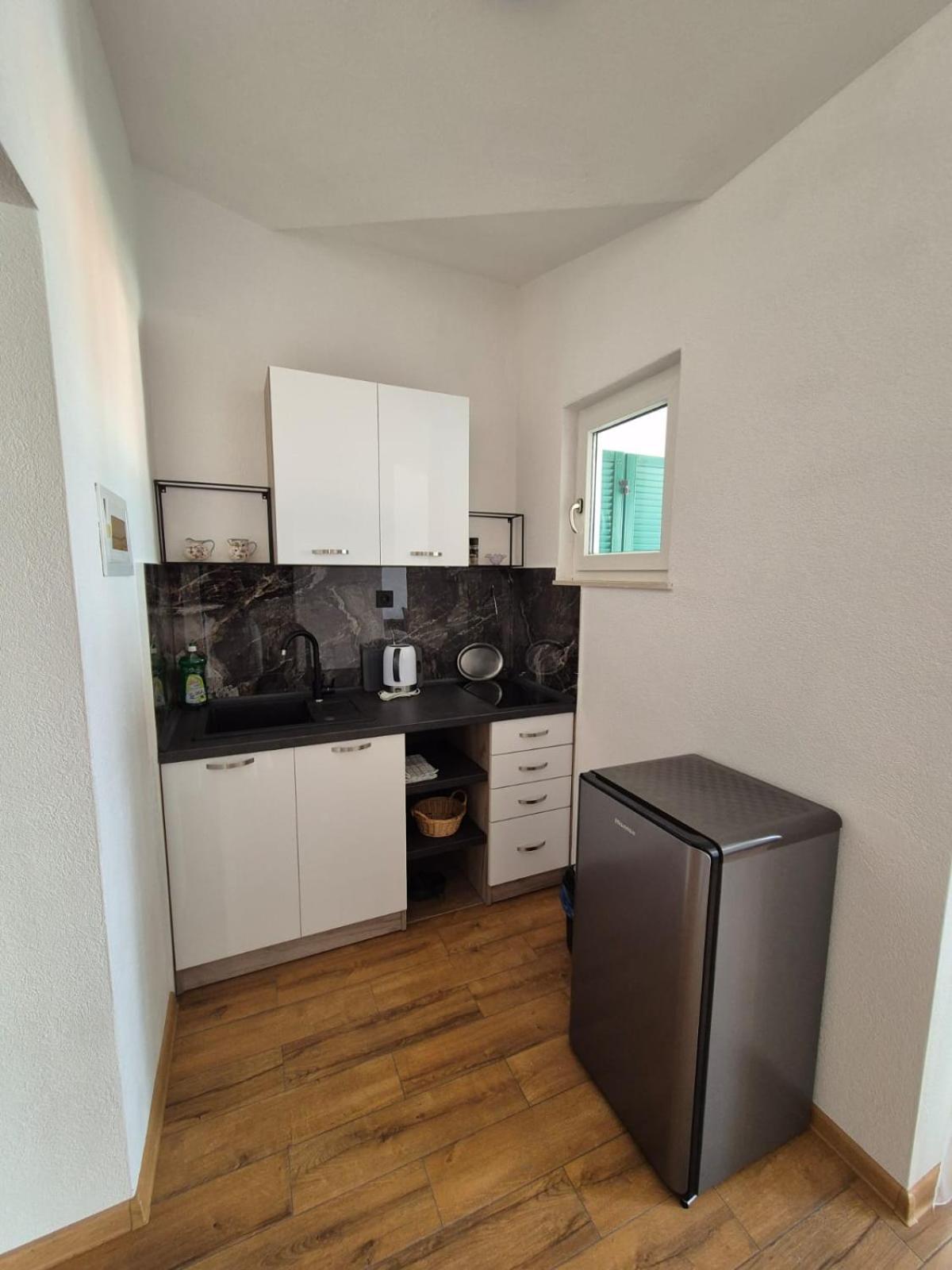 Apartment with Terrace - Photo 3