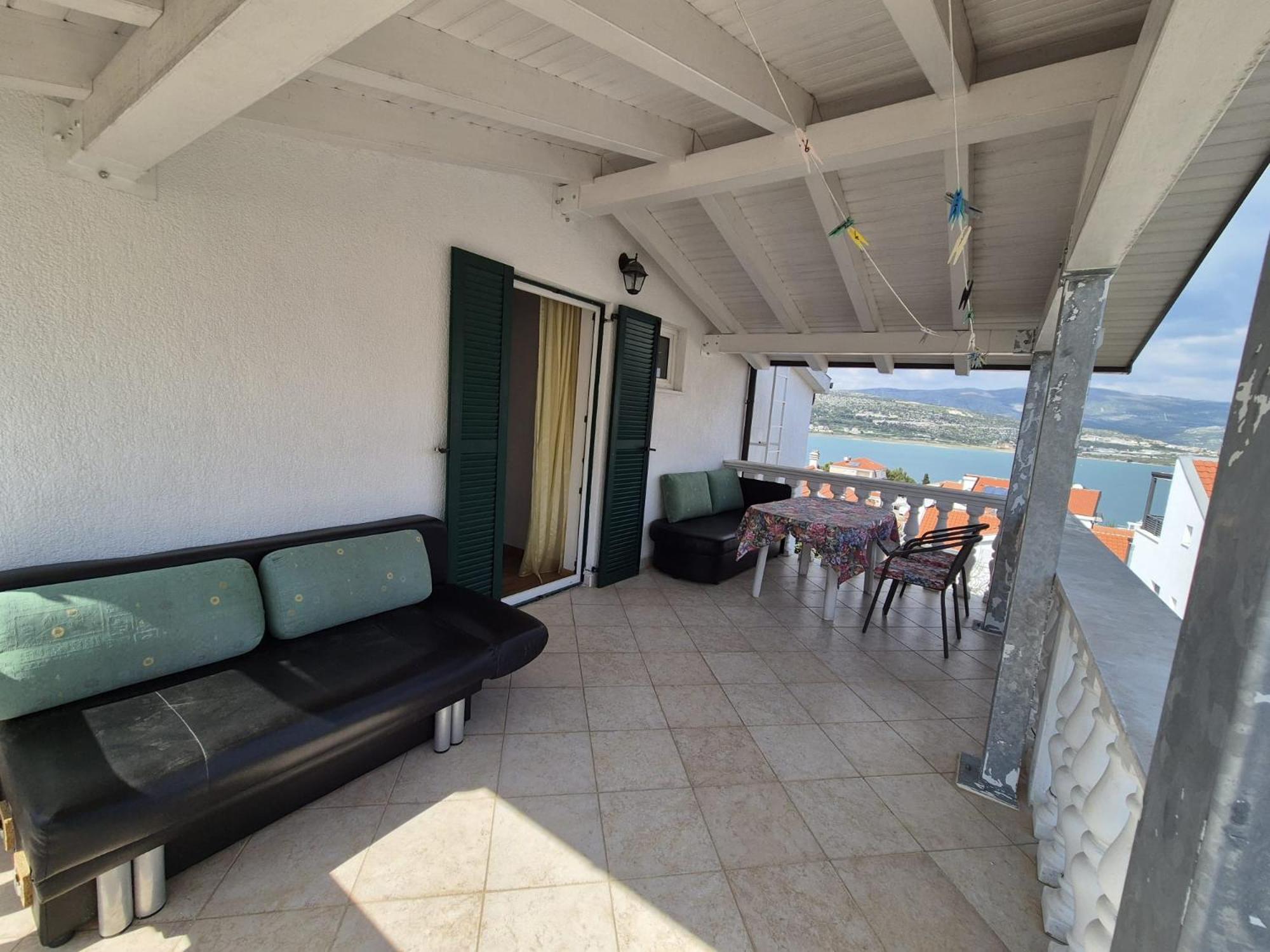 Apartment with Terrace - Photo 8