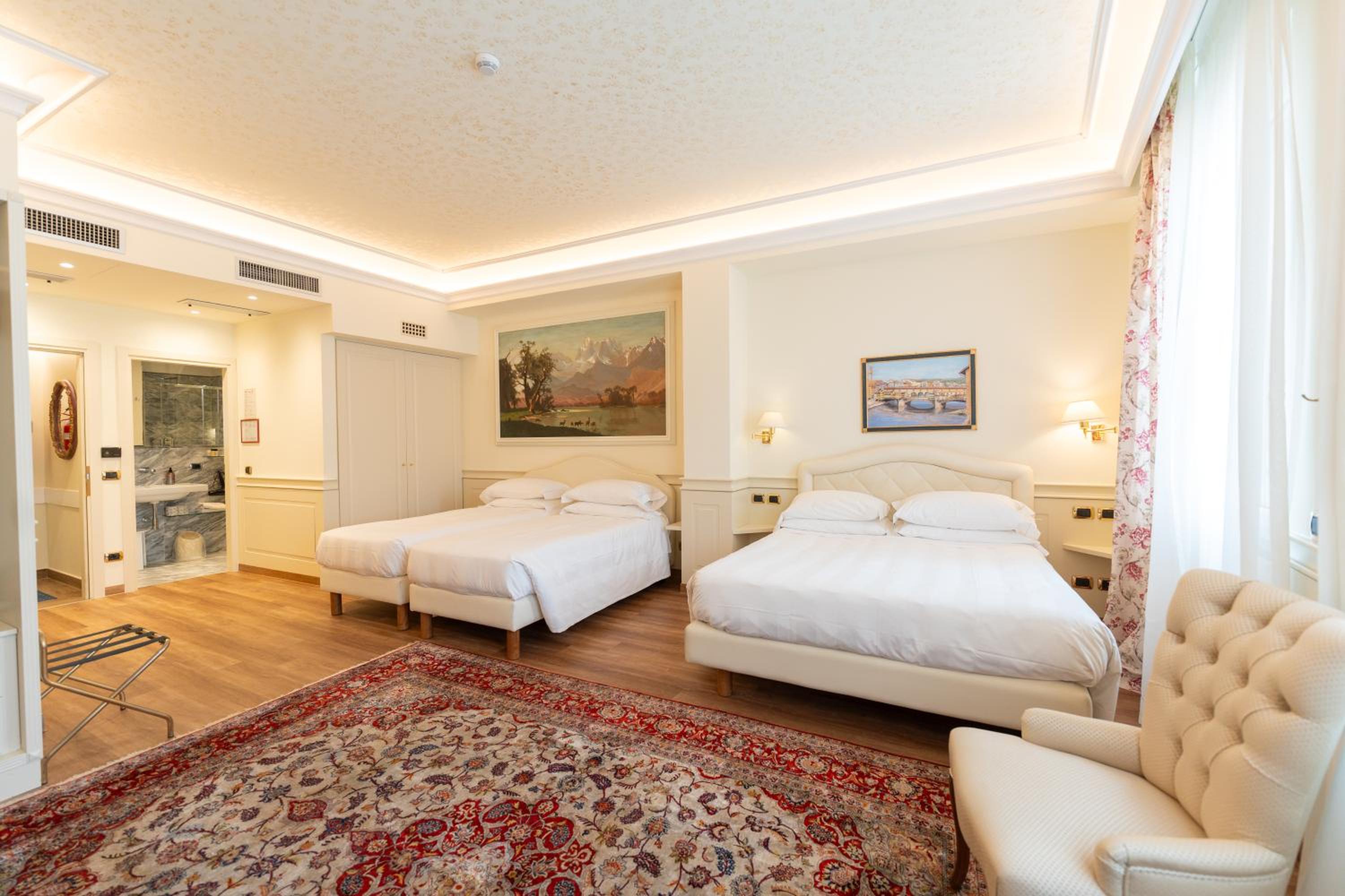 Quadruple Room thumbnail 6