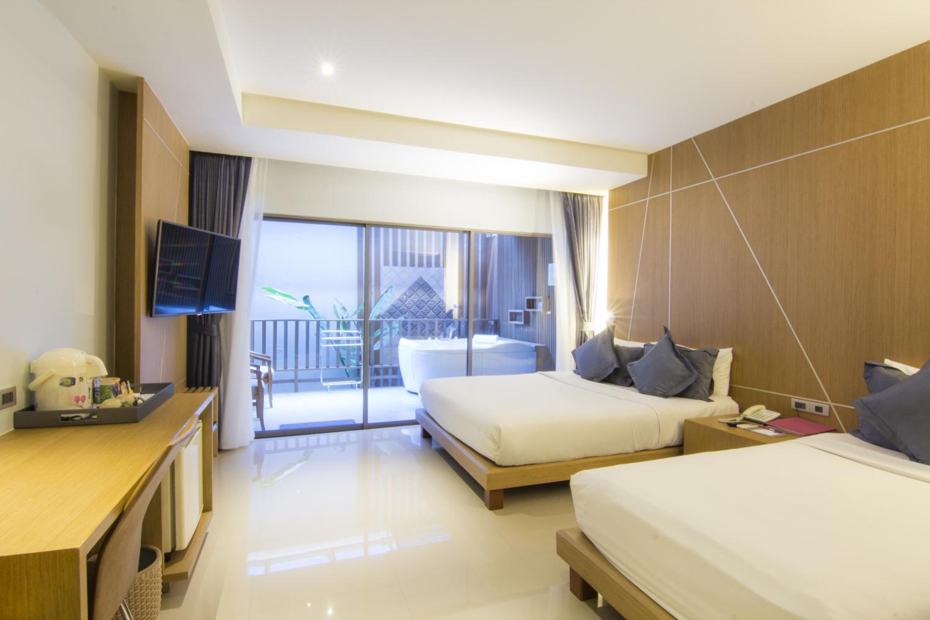 Deluxe Double Room with Whirlpool photo 3