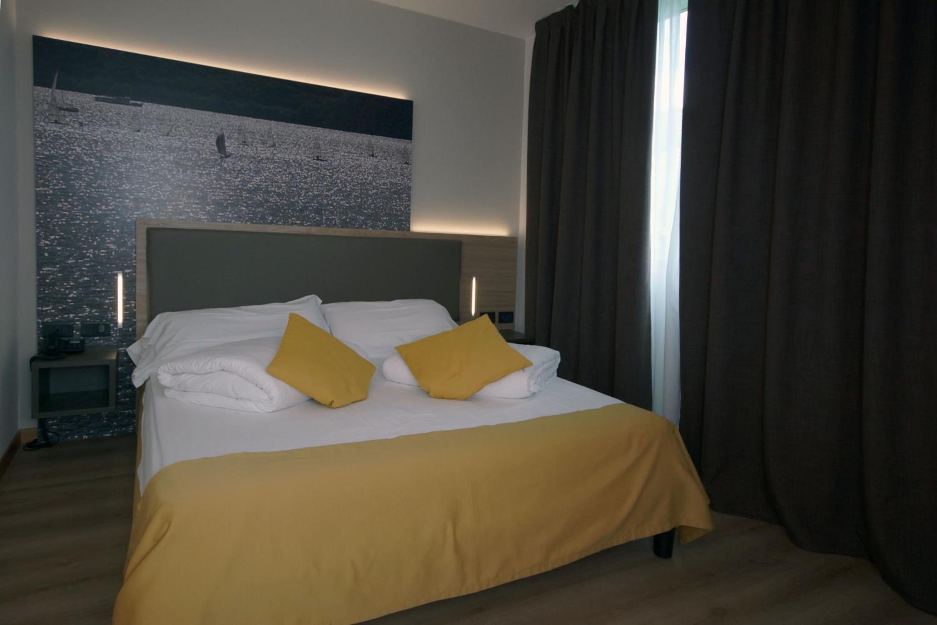 Family Room Suite - Photo 2