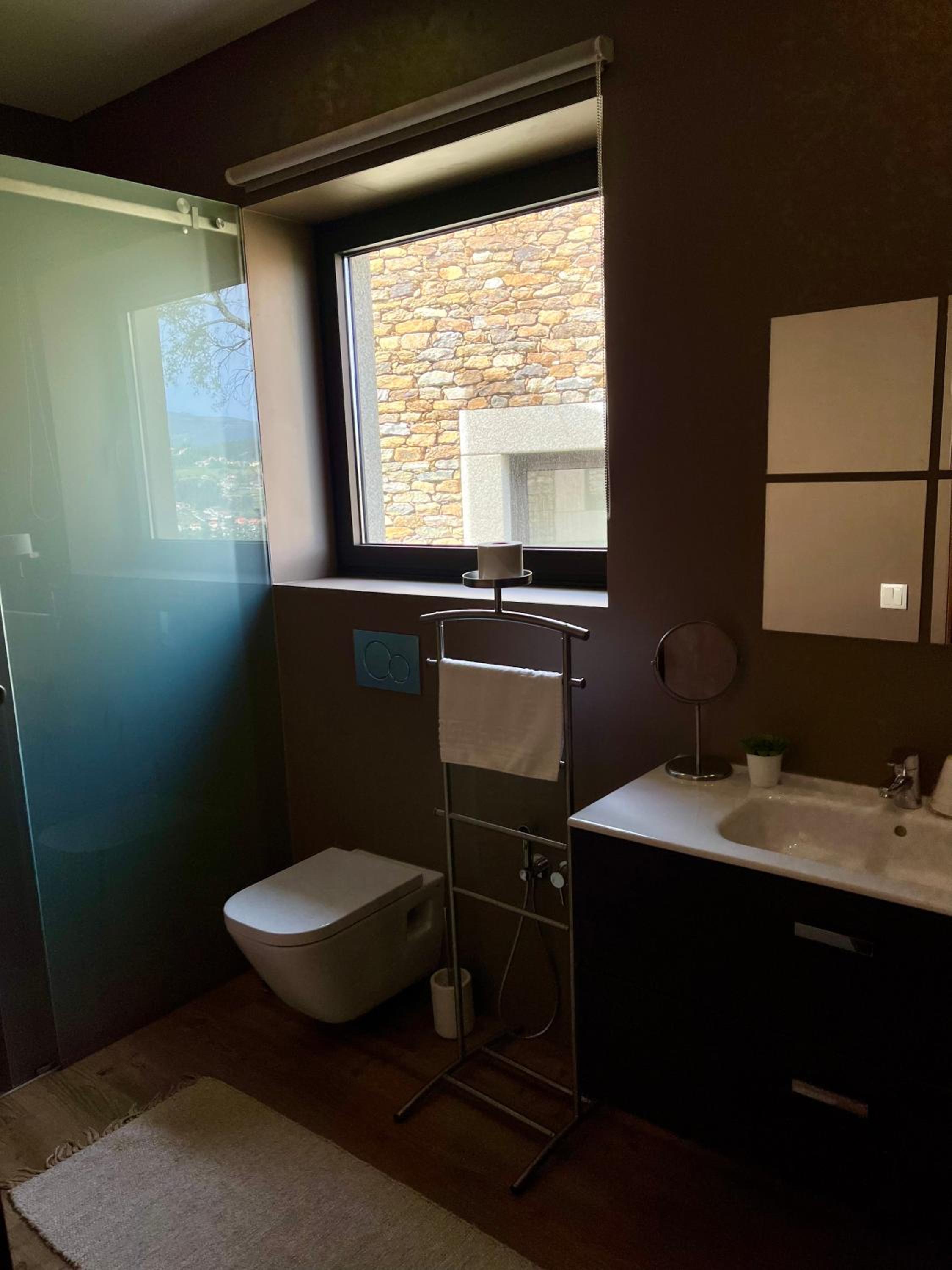 Suite with Hot Tub - Photo 28