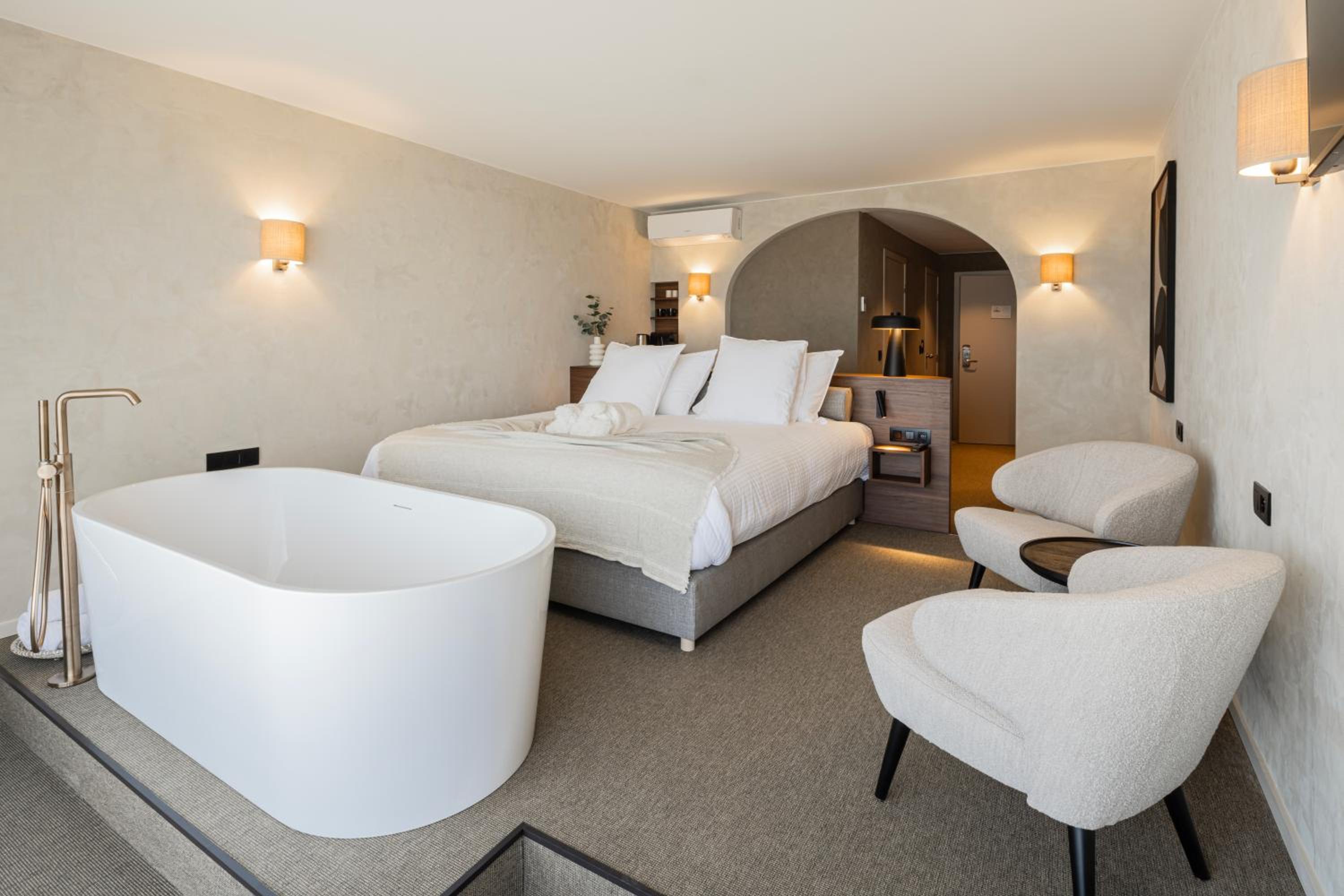 Family Room with Sea View - Pet Free Room