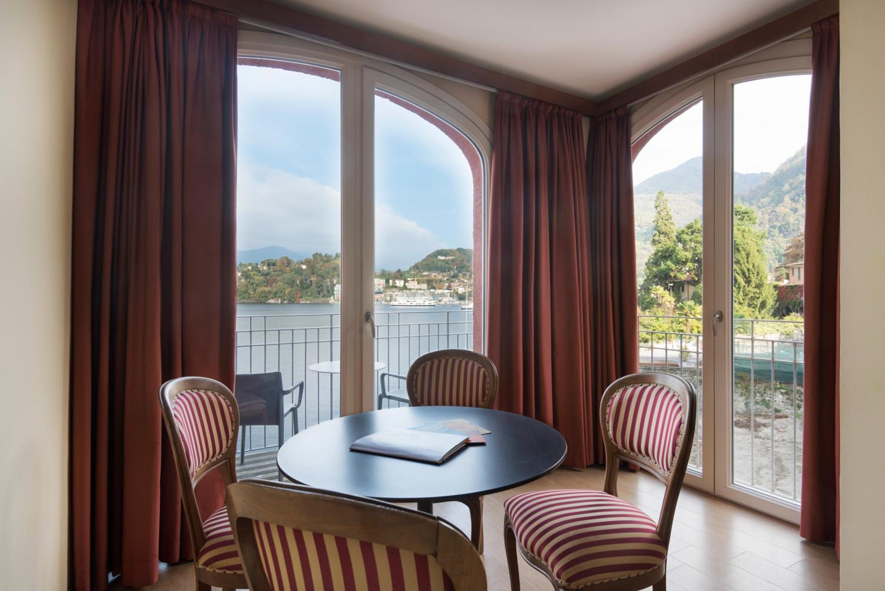 Superior Junior Suite with Terrace and Lake View - Photo 3