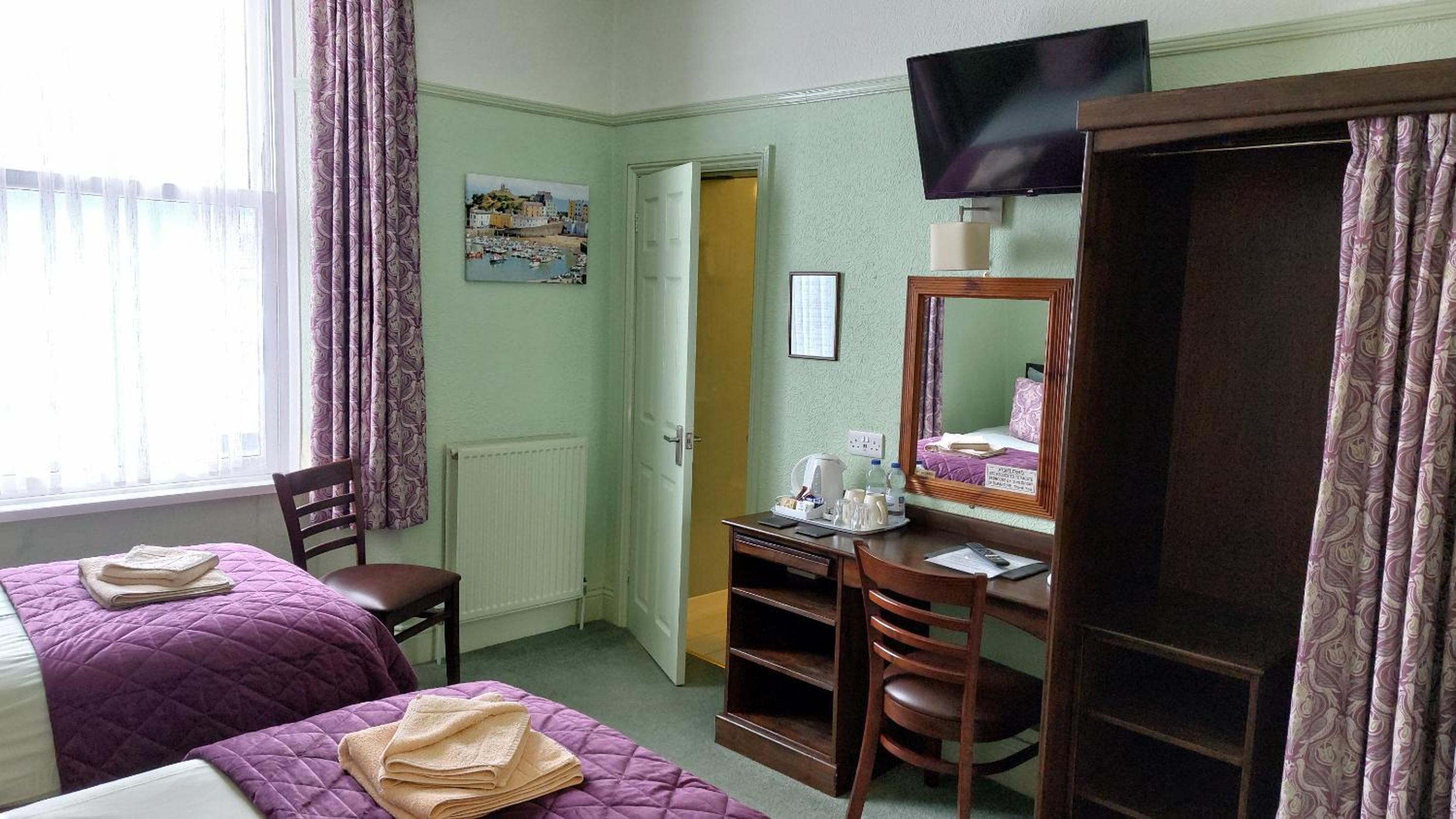 Standard Twin Room photo 3