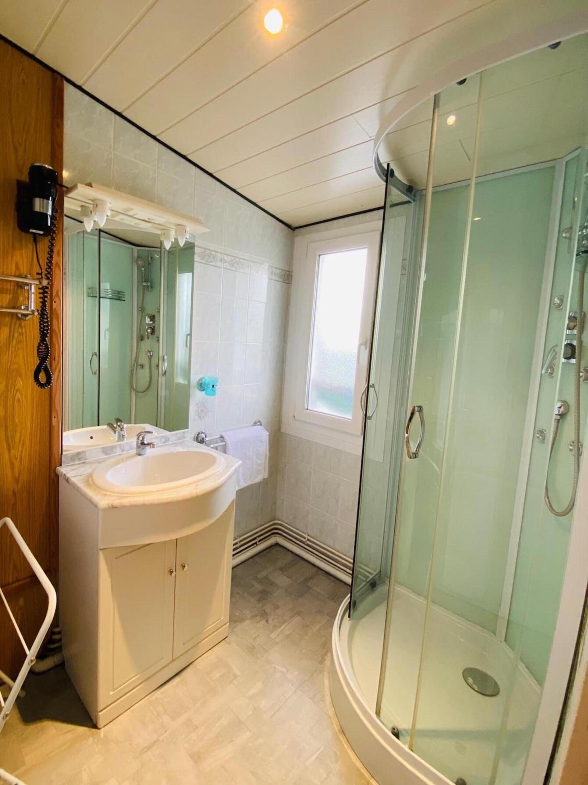 King Room with Balcony photo 2